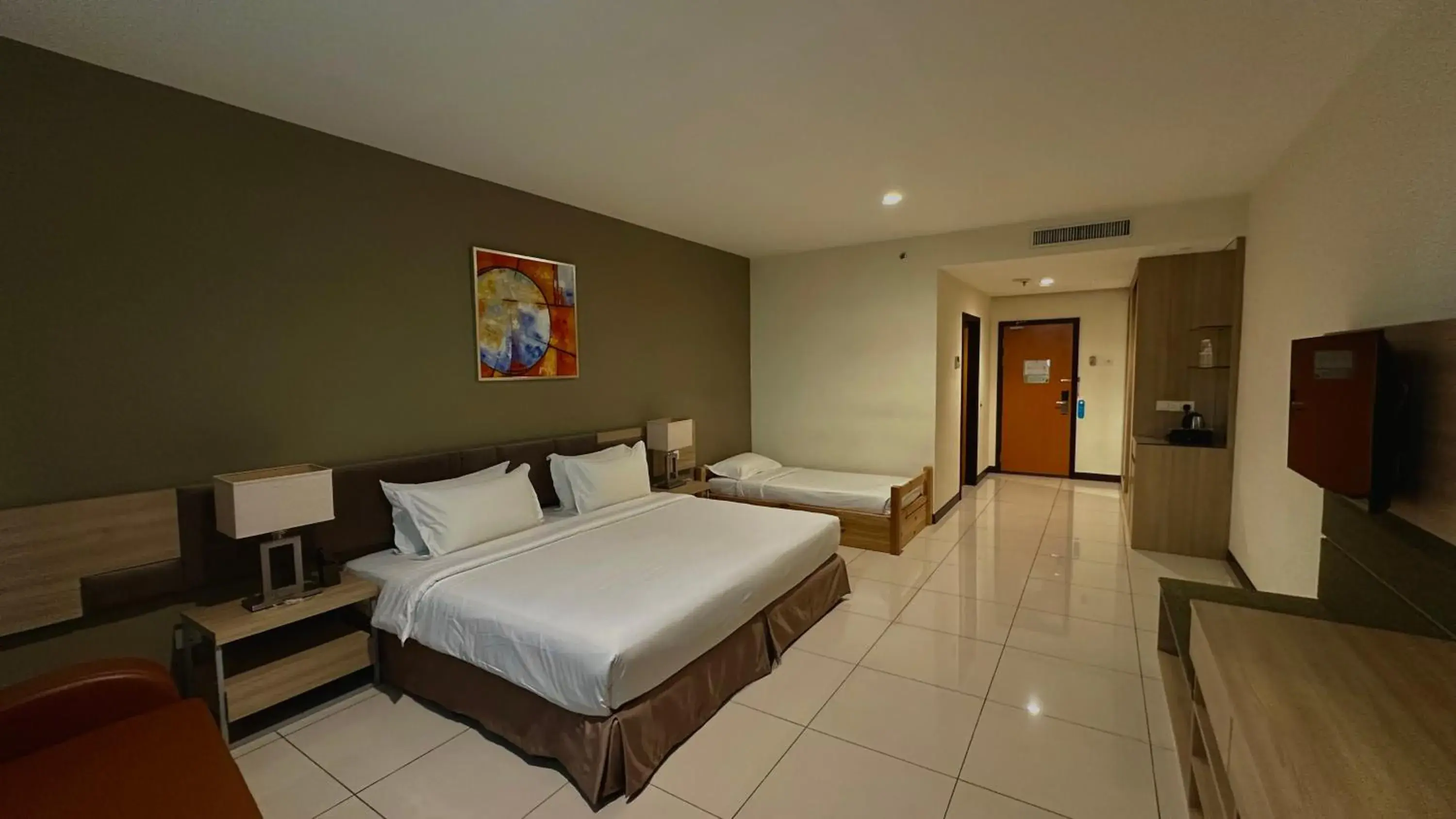 Deluxe Triple Room in One Pacific Hotel and Serviced Apartments Deluxe Triple Room in One Pacific Hotel and Serviced Apartments