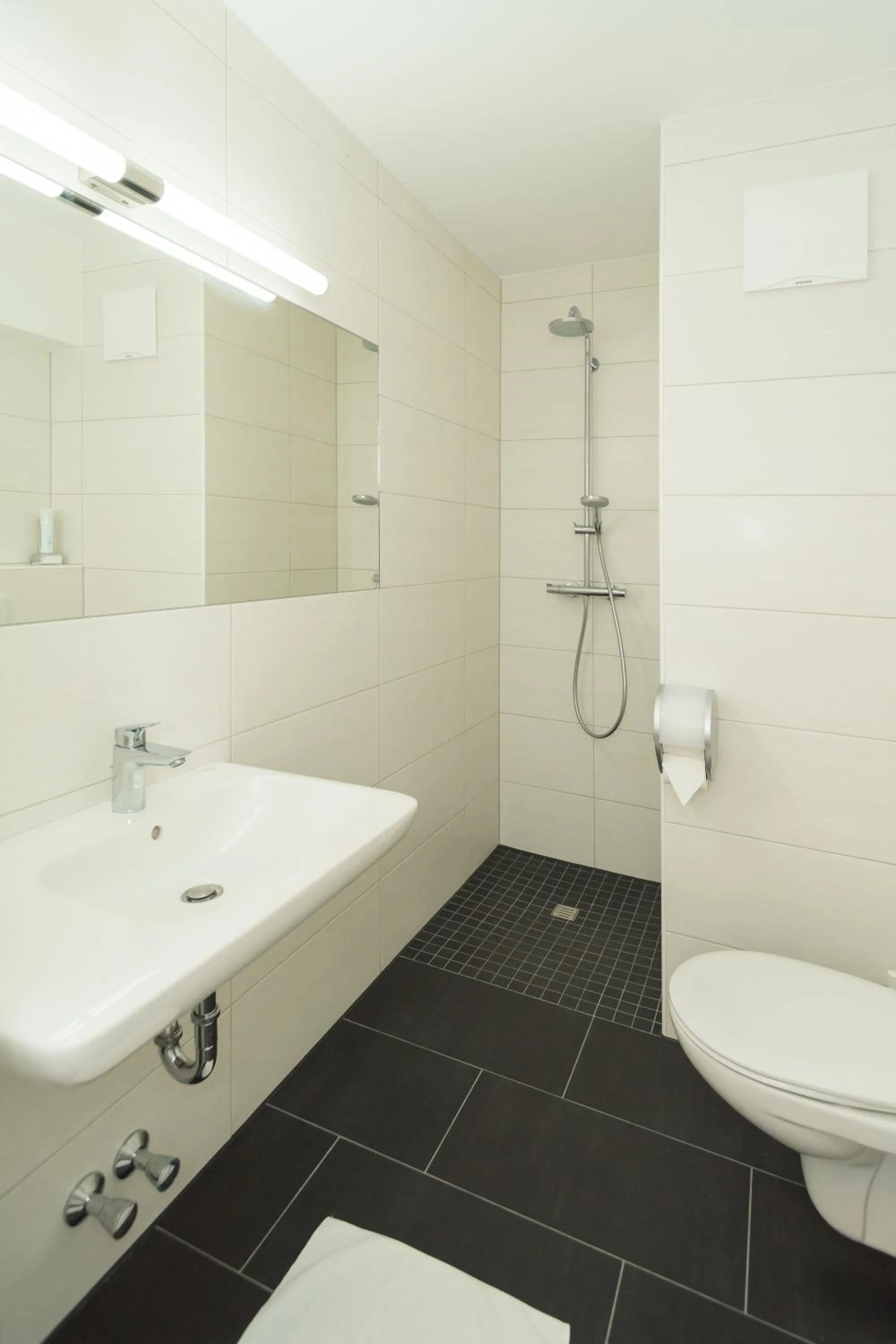 Shower in Seehaus Familie Leifer