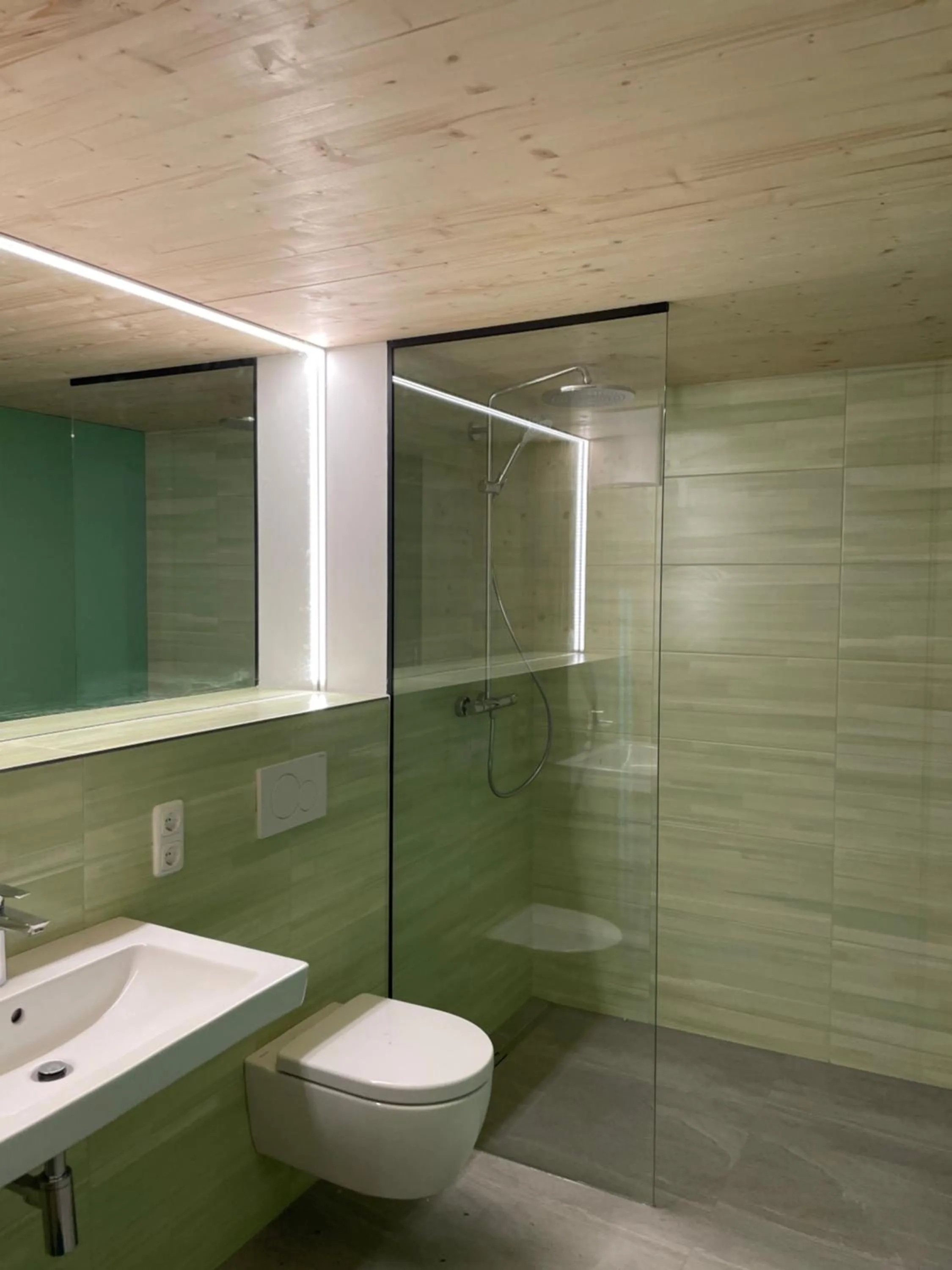 Shower in Seehaus Familie Leifer