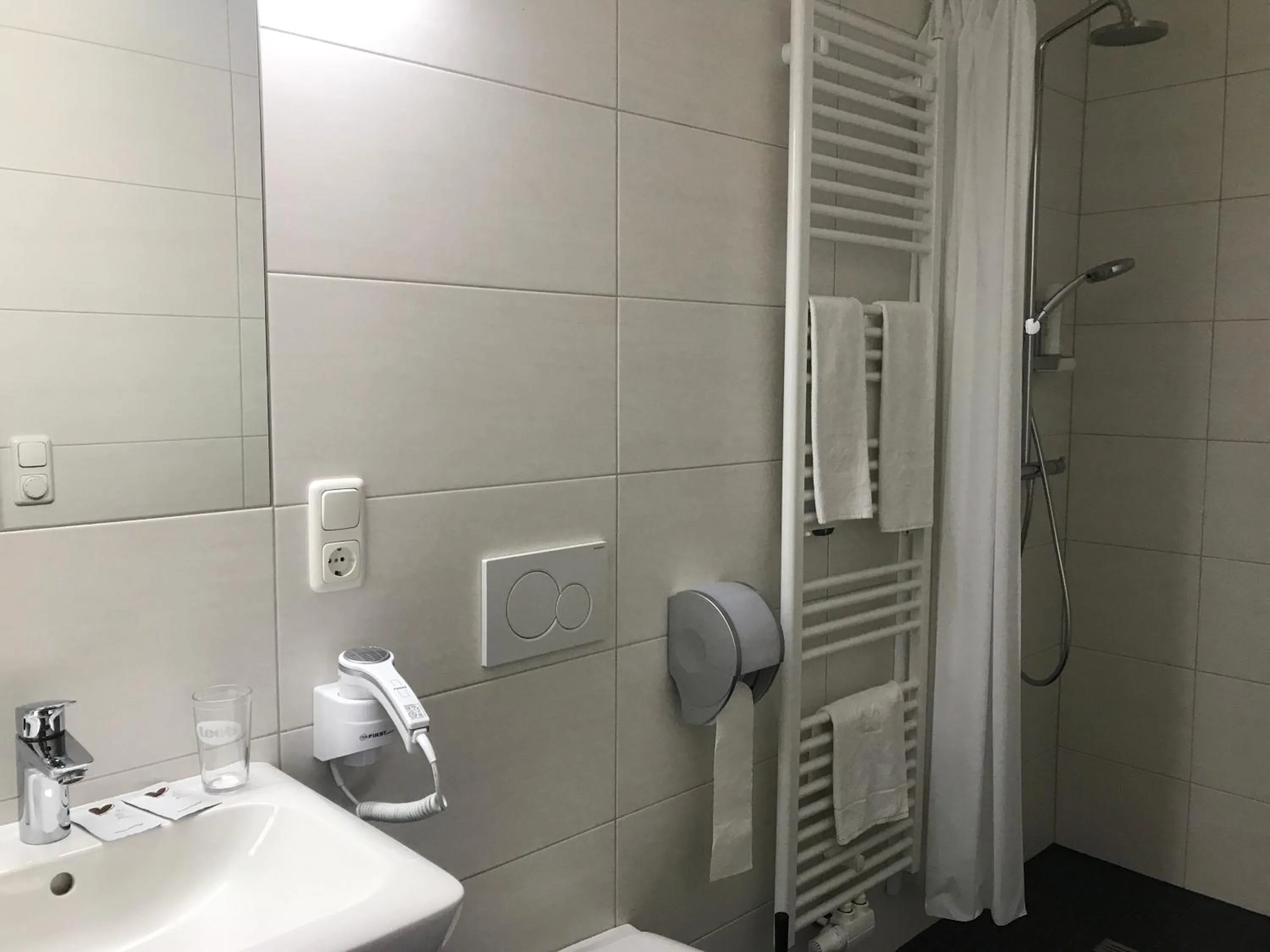 Shower in Seehaus Familie Leifer