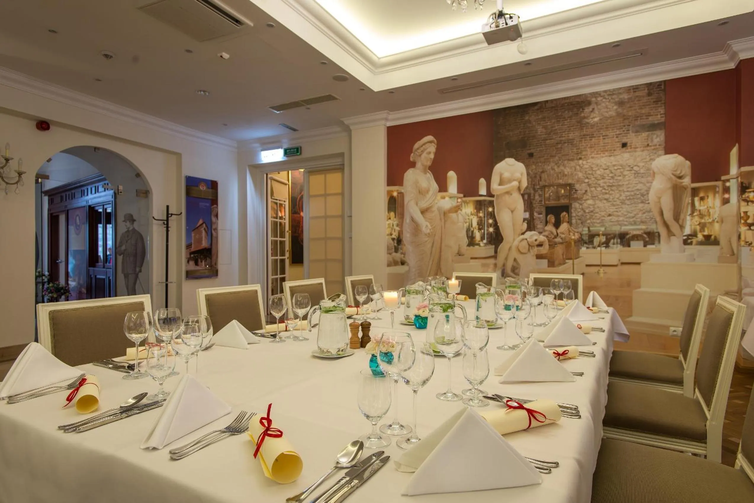 Restaurant/places to eat in Hotel Polski Pod Białym Orłem