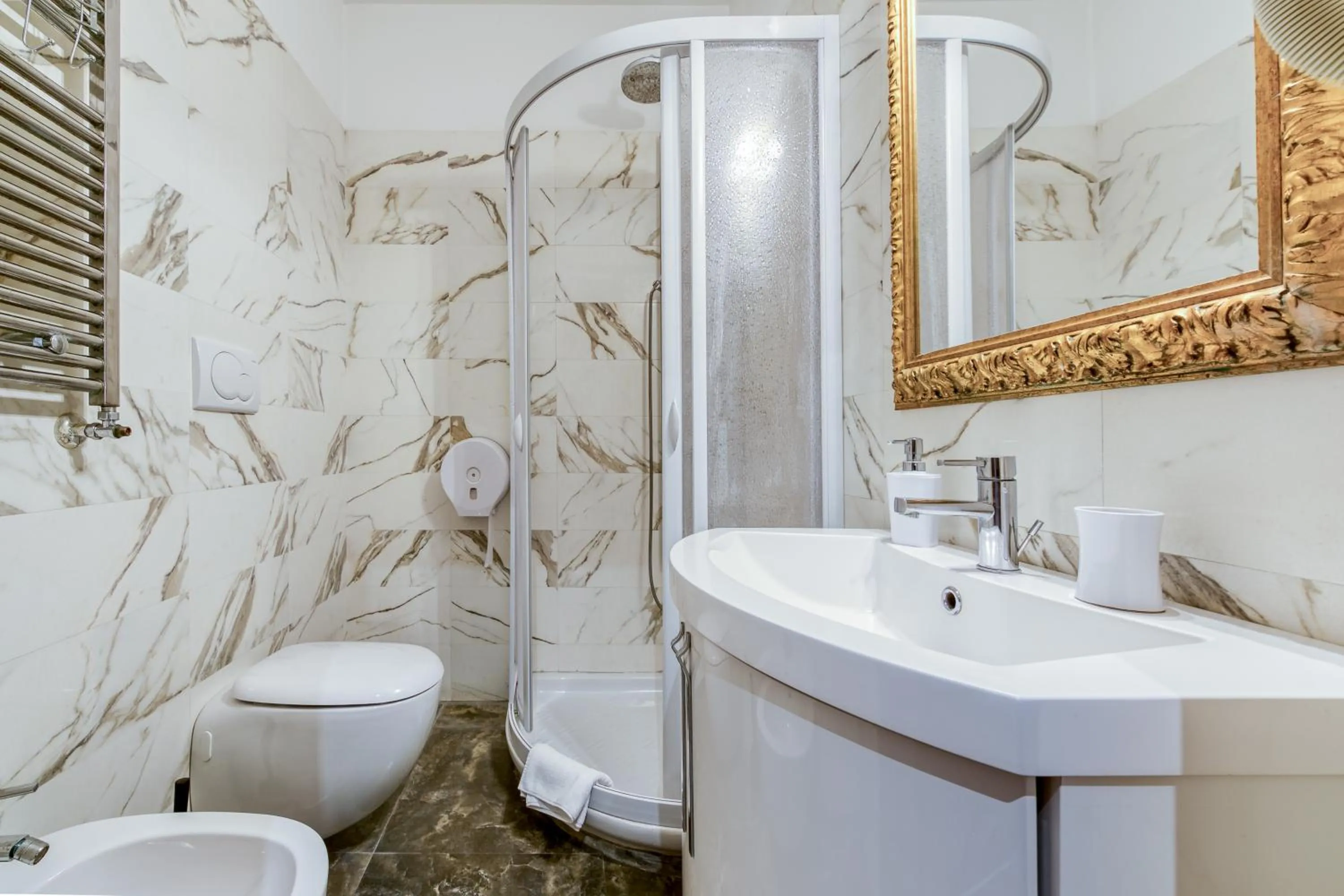 Bathroom in Le Suite Downtown