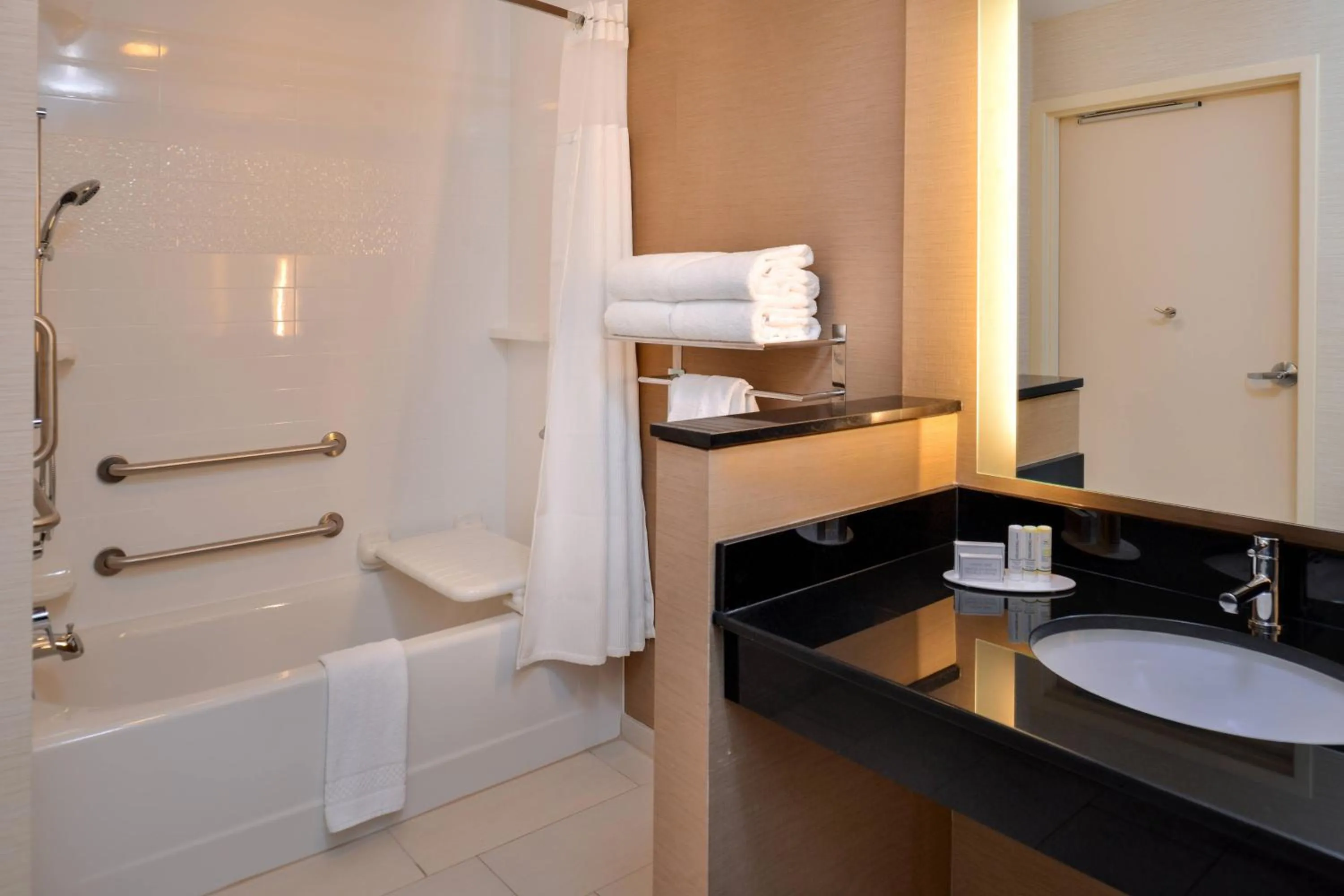 Bathroom in Fairfield Inn & Suites by Marriott Orlando East/UCF Area