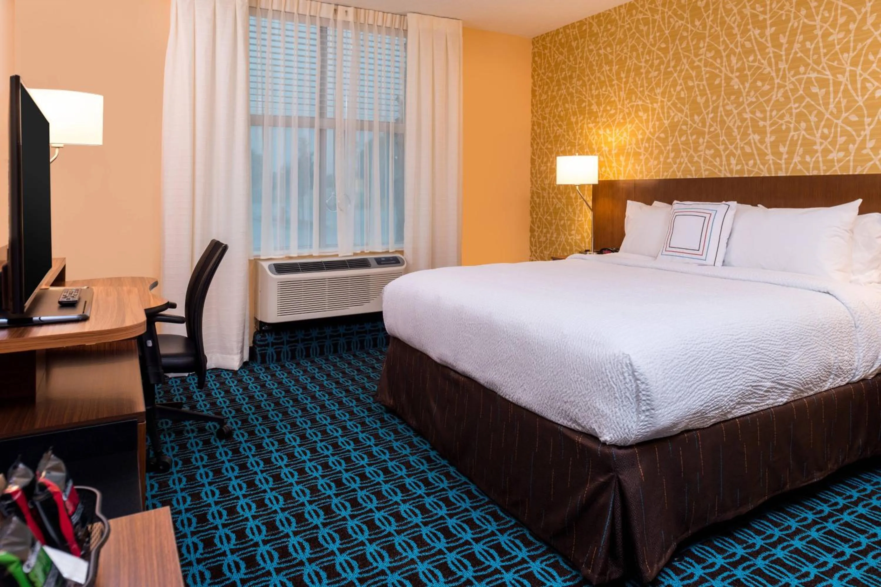 Photo of the whole room, Bed in Fairfield Inn & Suites by Marriott Orlando East/UCF Area