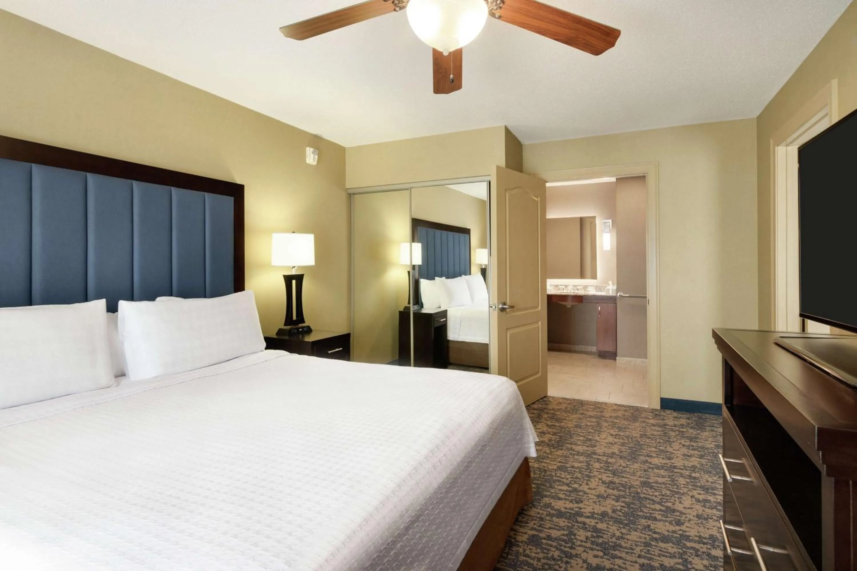 Bedroom, Bed in Homewood Suites by Hilton Fort Smith