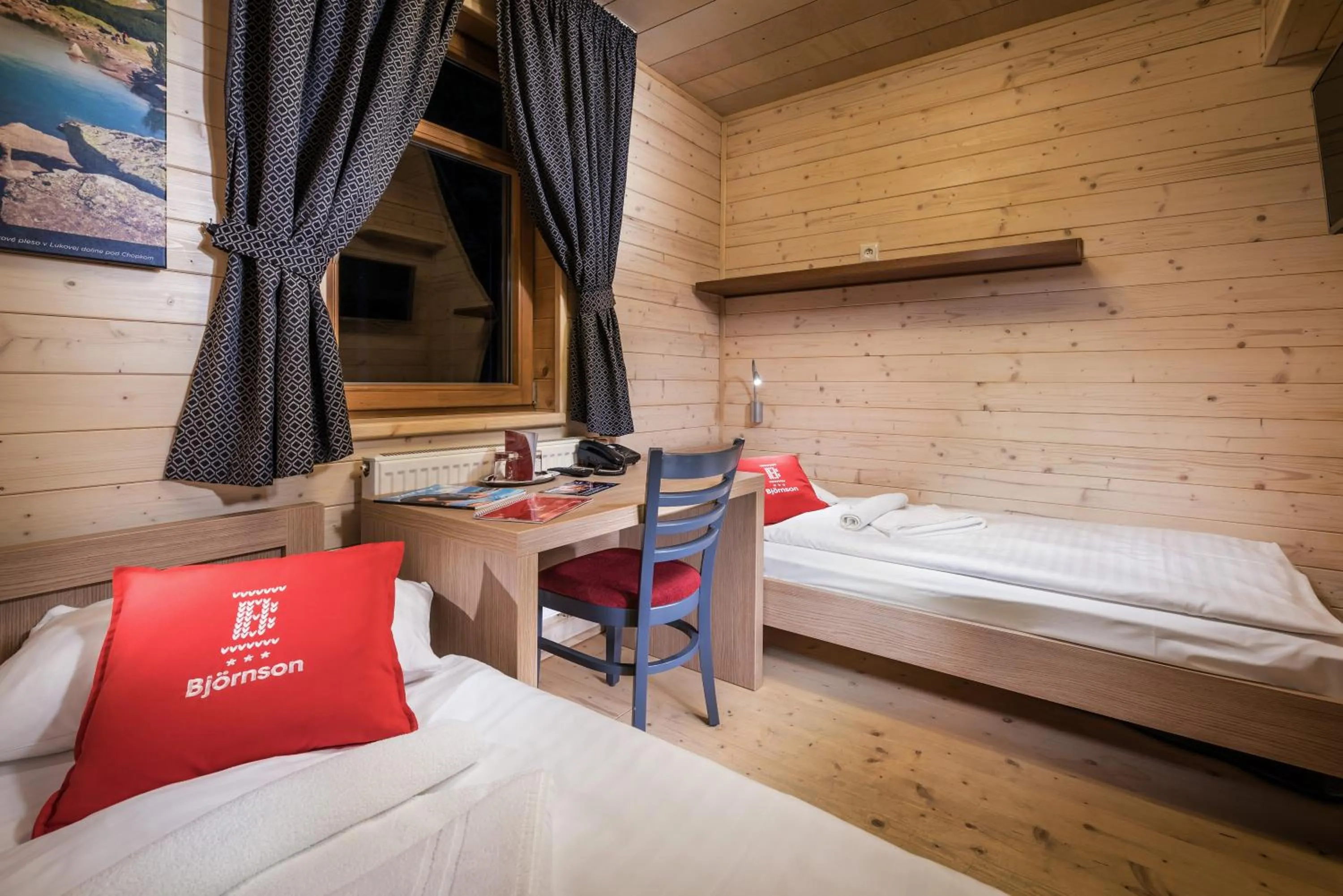 Photo of the whole room, Bed in Hotel Björnson & Björnson TREE HOUSES Jasná