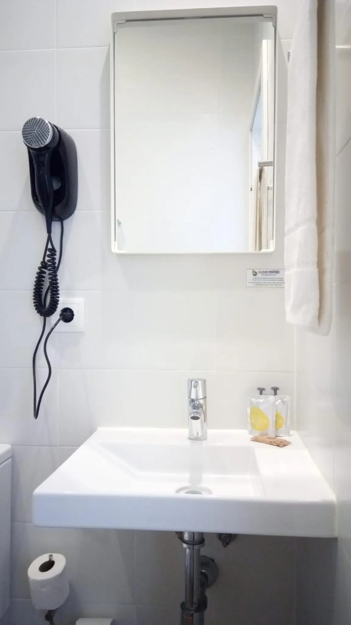 Bathroom in Aveiro Rossio Bed & Breakfast