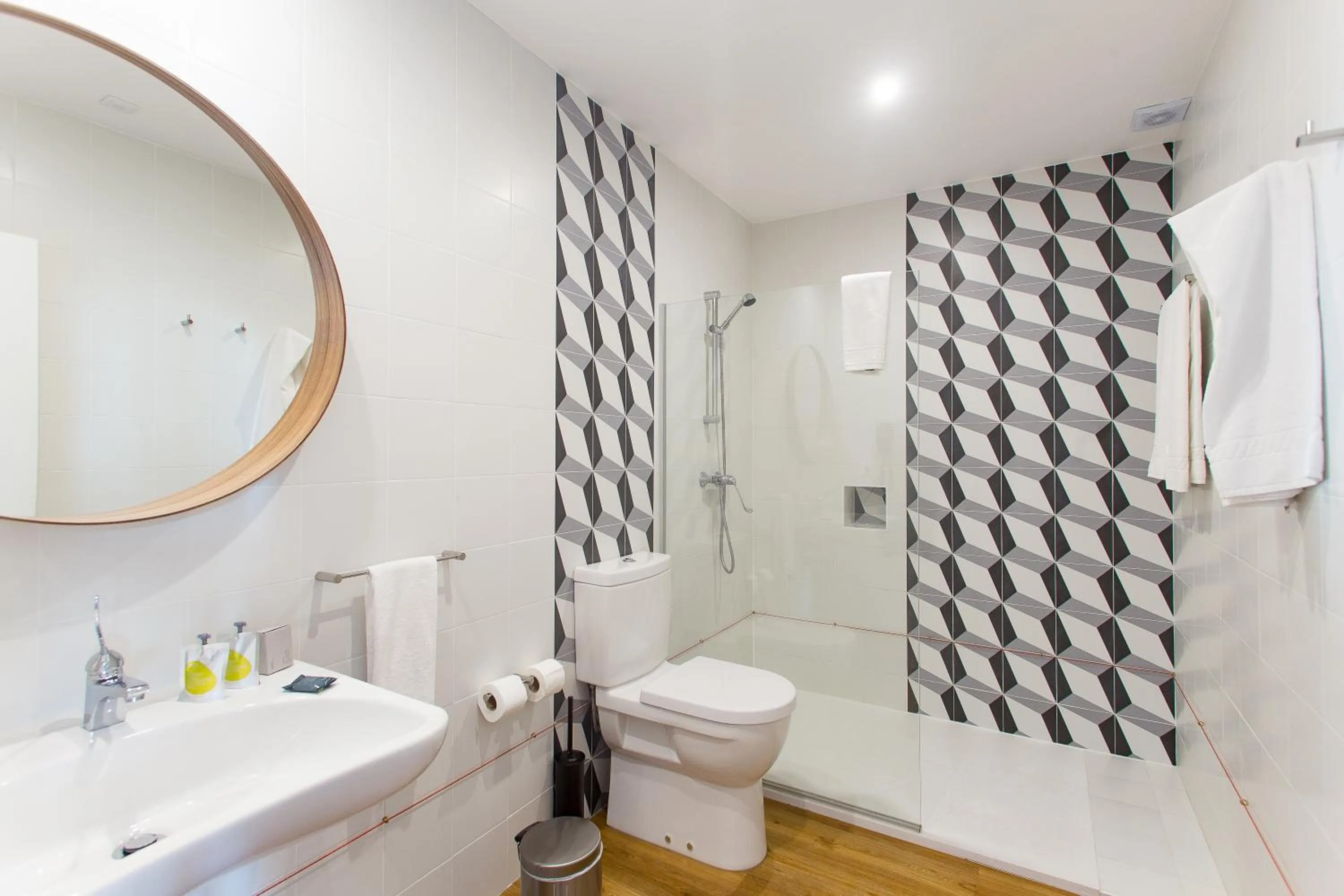 Toilet in Aveiro Rossio Bed & Breakfast