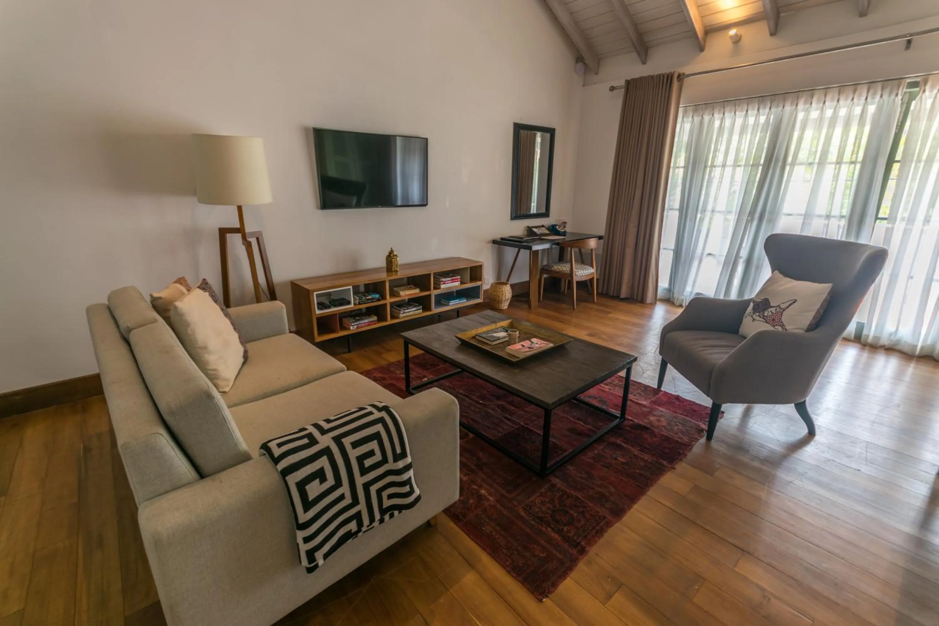 Communal lounge/ TV room in Fort Bazaar