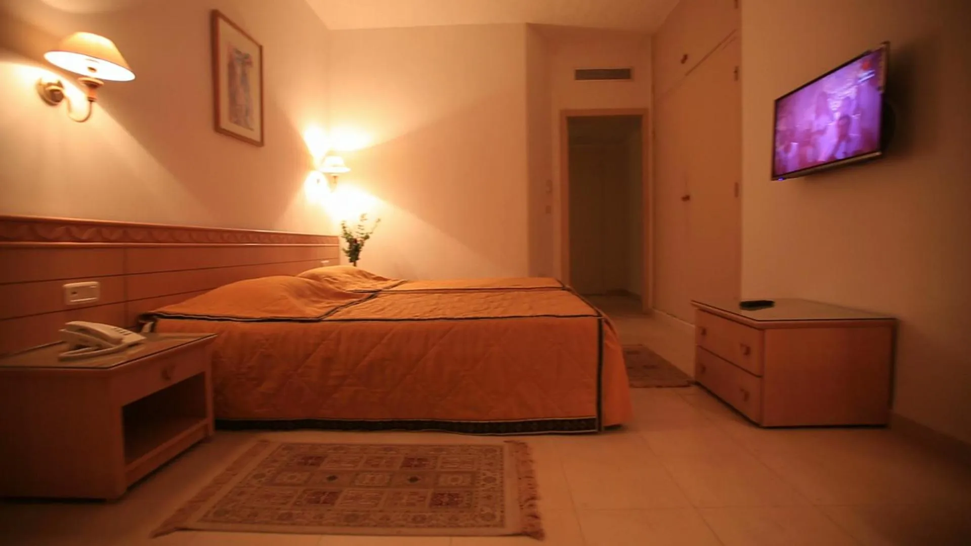 Bedroom, Bed in Hotel Les Palmiers