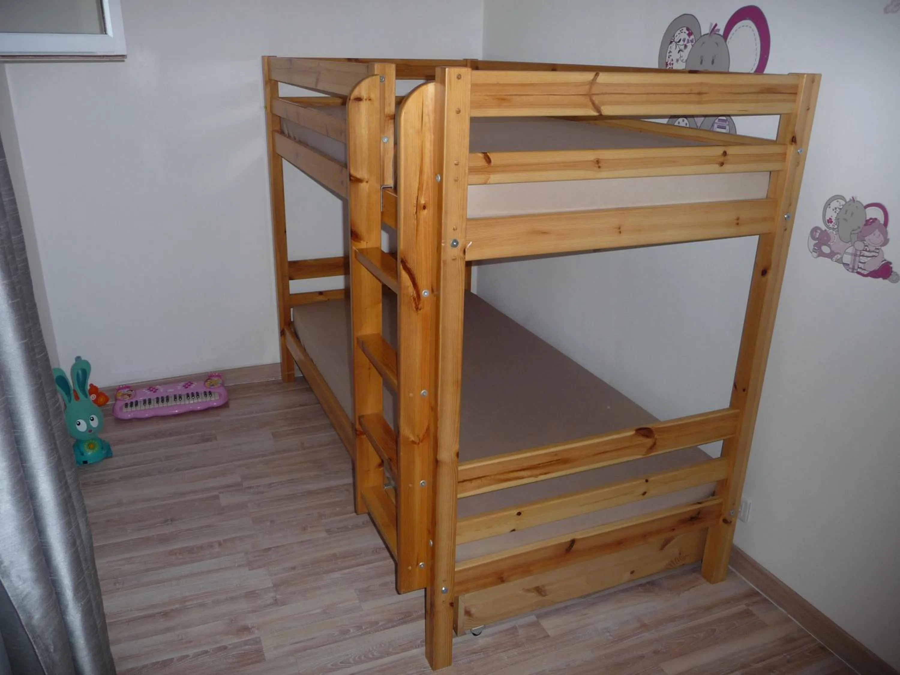 Bedroom, Bed in Appartement Castagniers