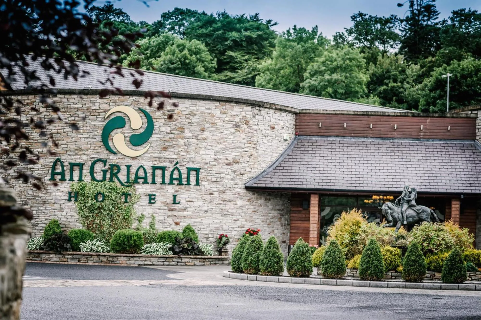 Facade/entrance in An Grianan Hotel