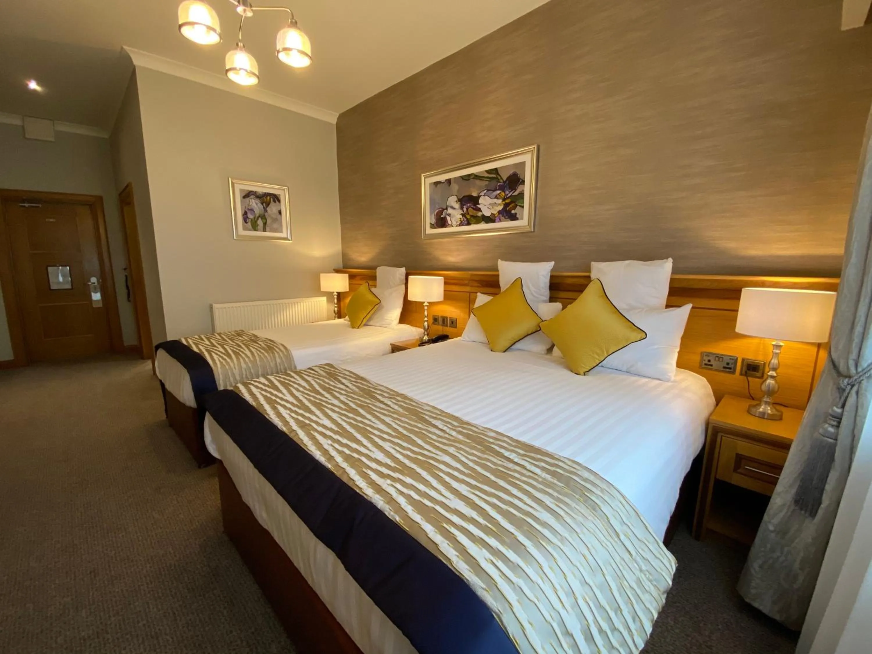 Bed in An Grianan Hotel