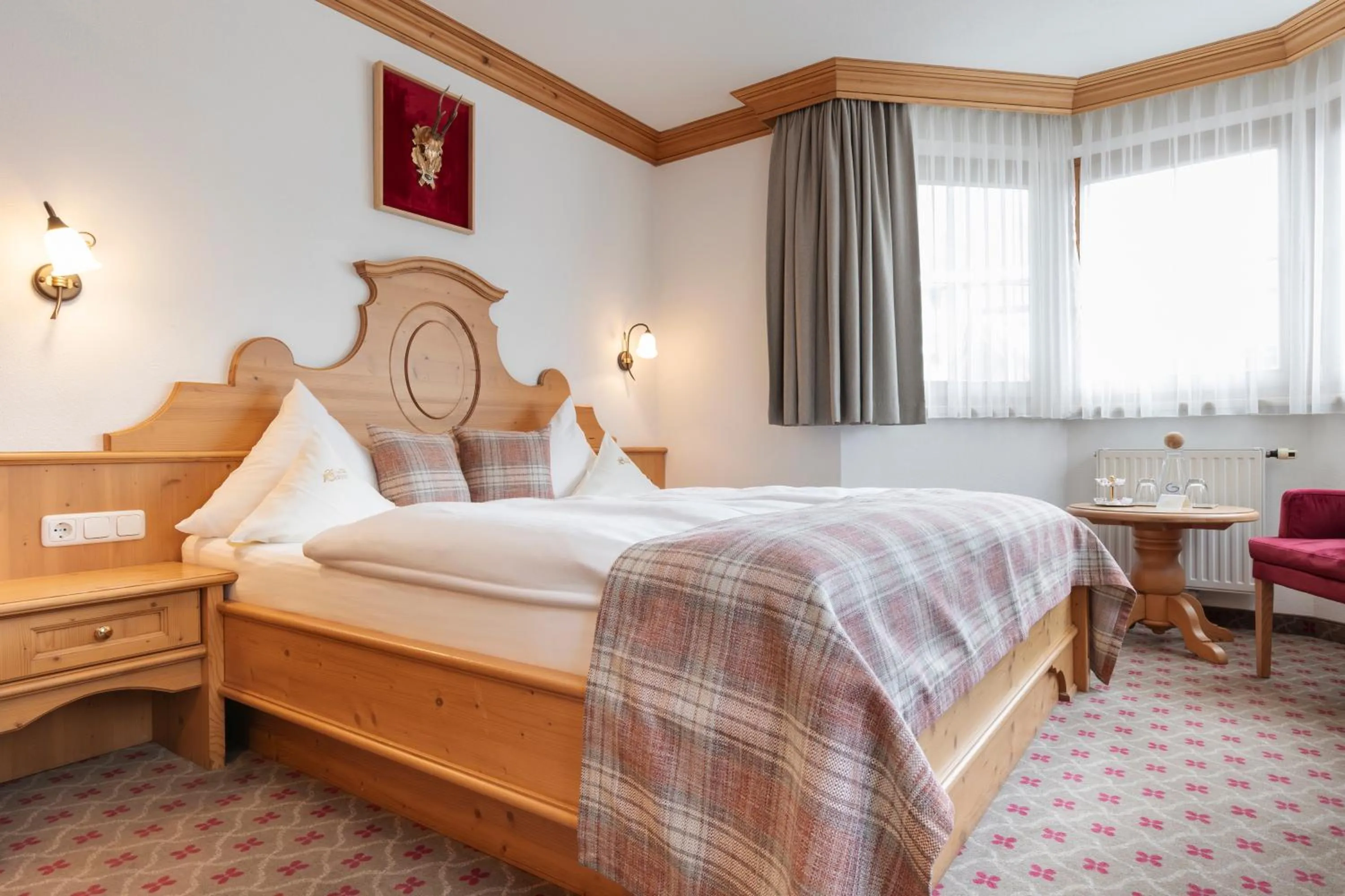 Photo of the whole room, Bed in Hotel Sonne Ischgl