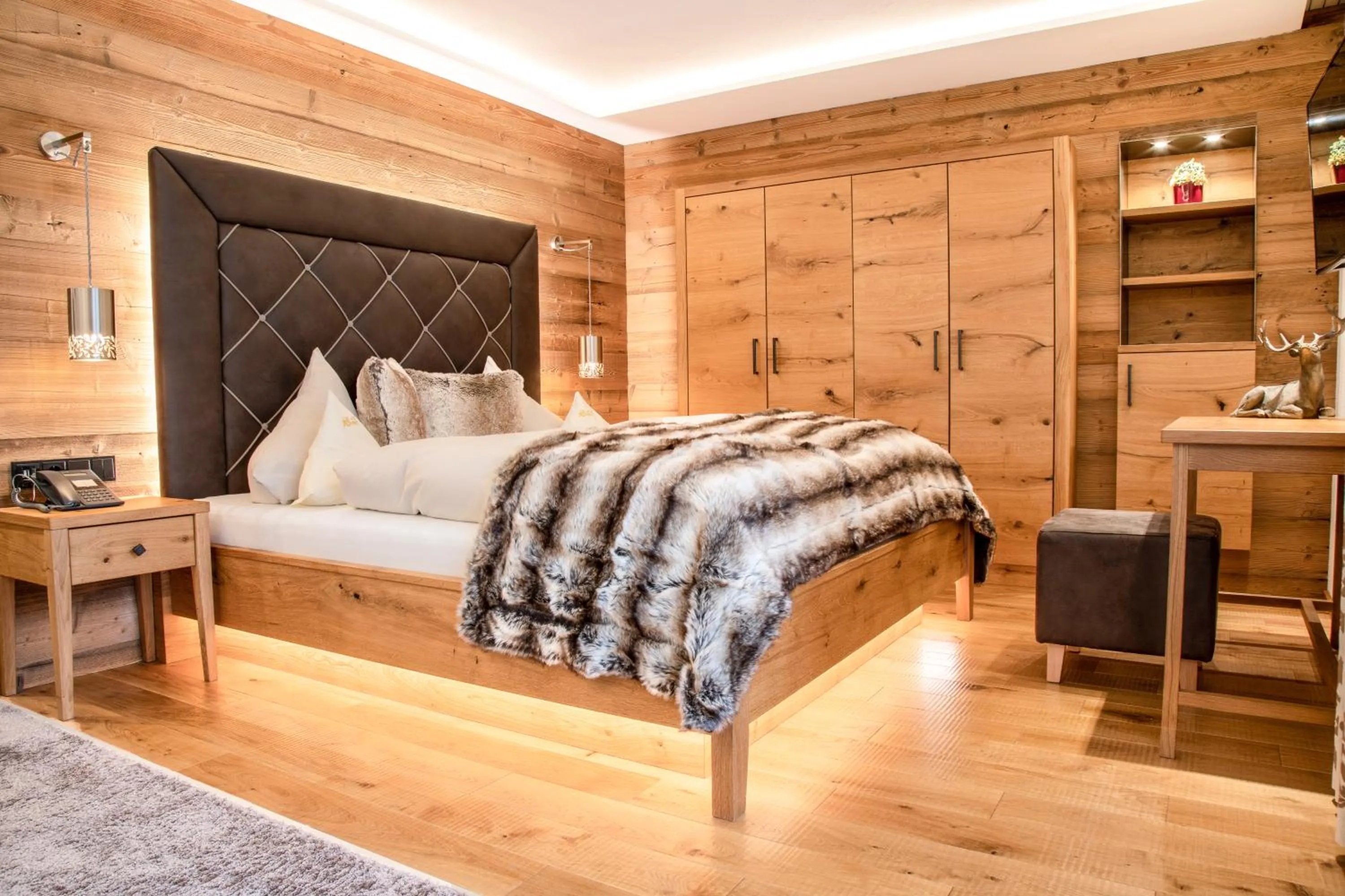 Bedroom, Bed in Hotel Sonne Ischgl