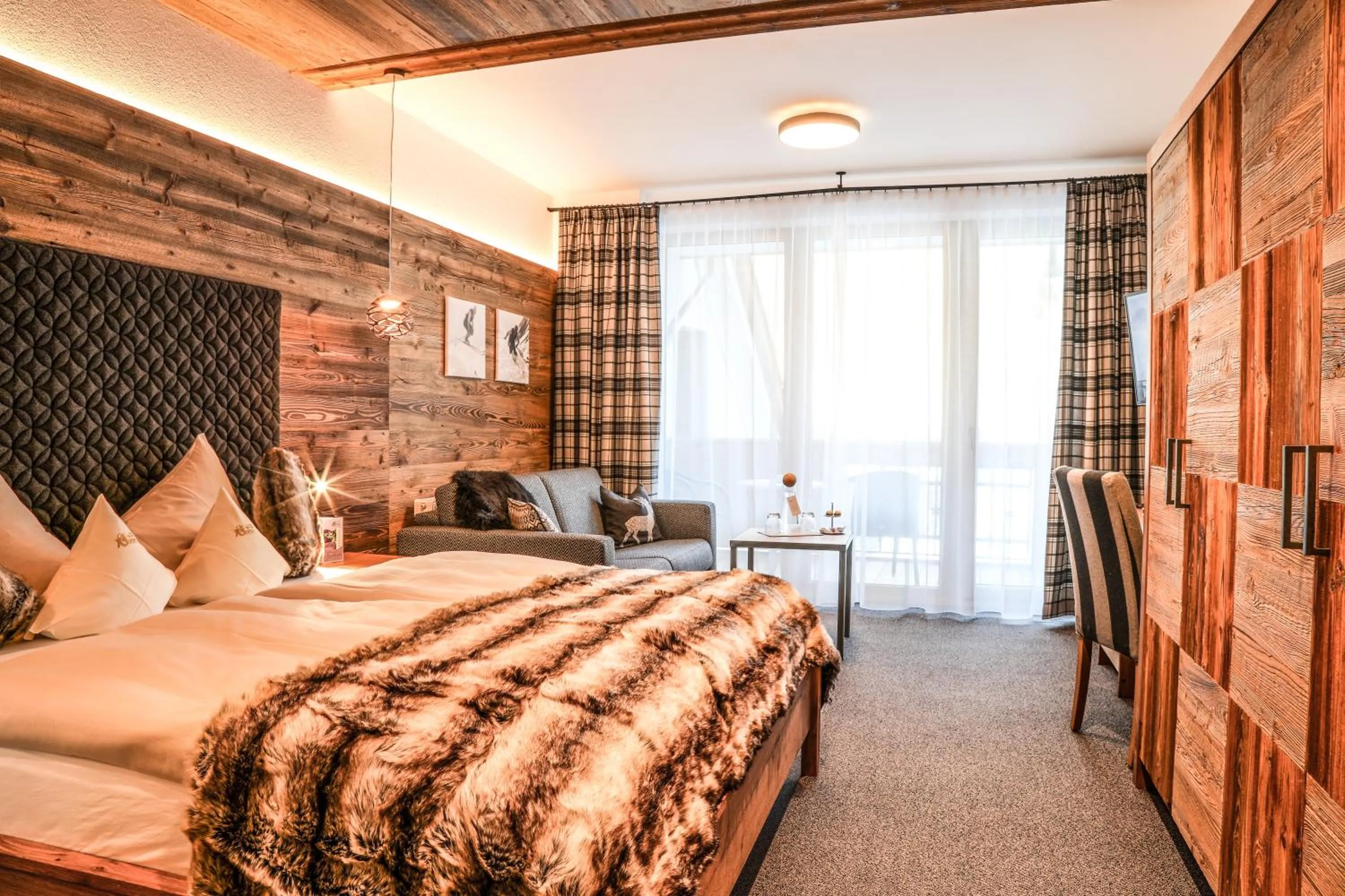 Bed in Hotel Sonne Ischgl