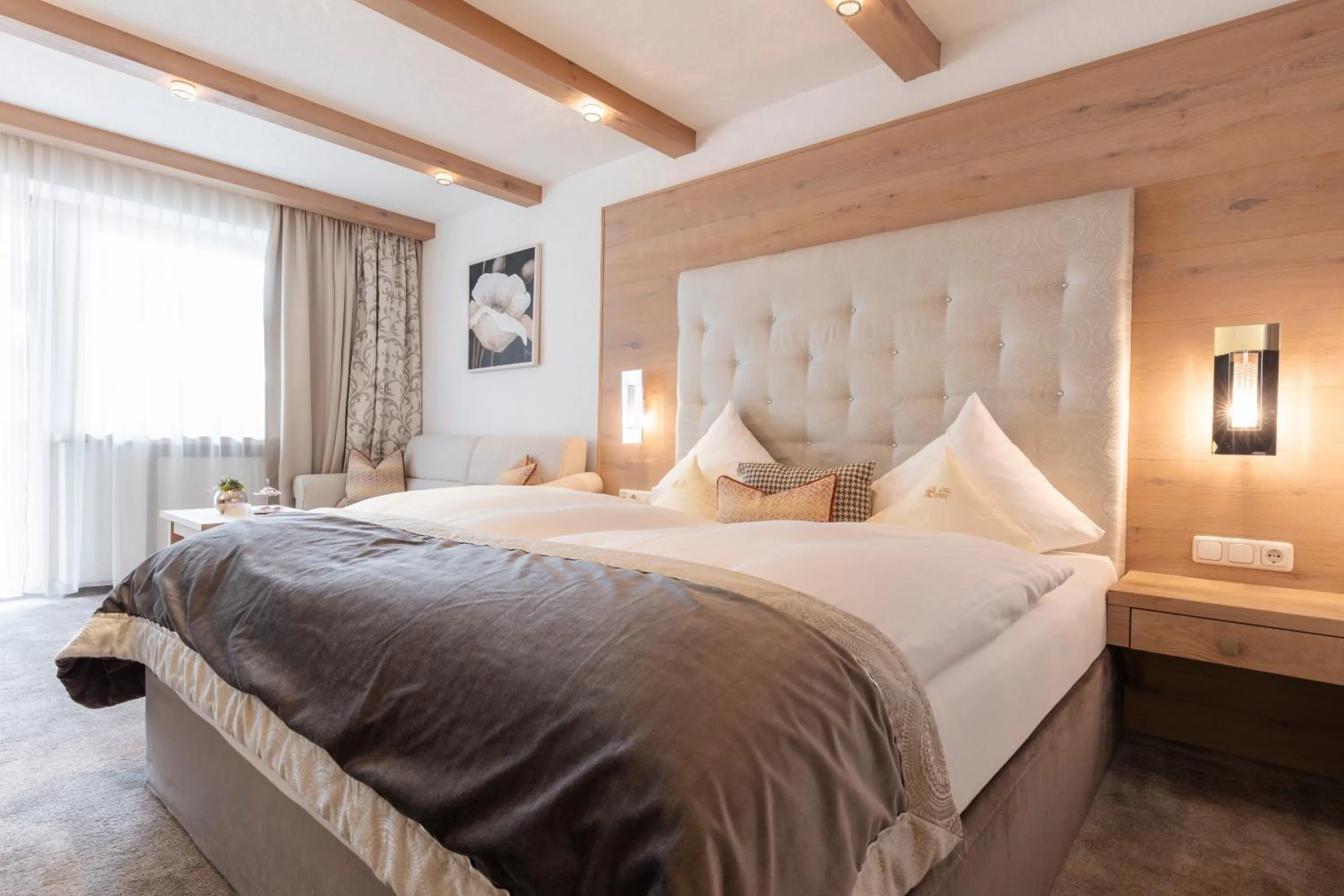 Photo of the whole room, Bed in Hotel Sonne Ischgl