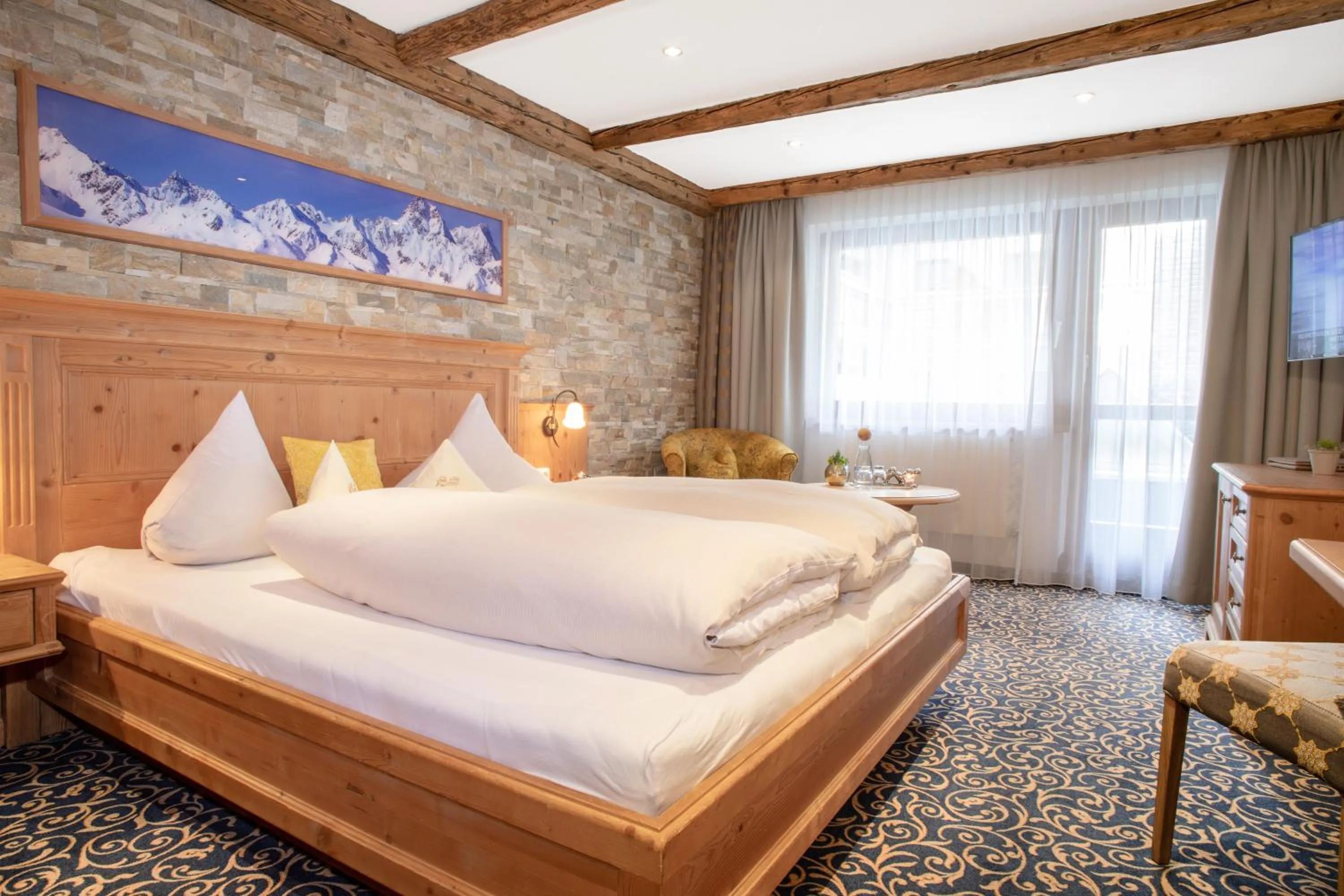 Bedroom, Bed in Hotel Sonne Ischgl