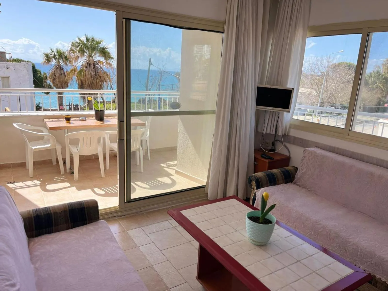 Communal lounge/ TV room in HOLIDAY APART 50 meters to BEACH, Sea view apartments