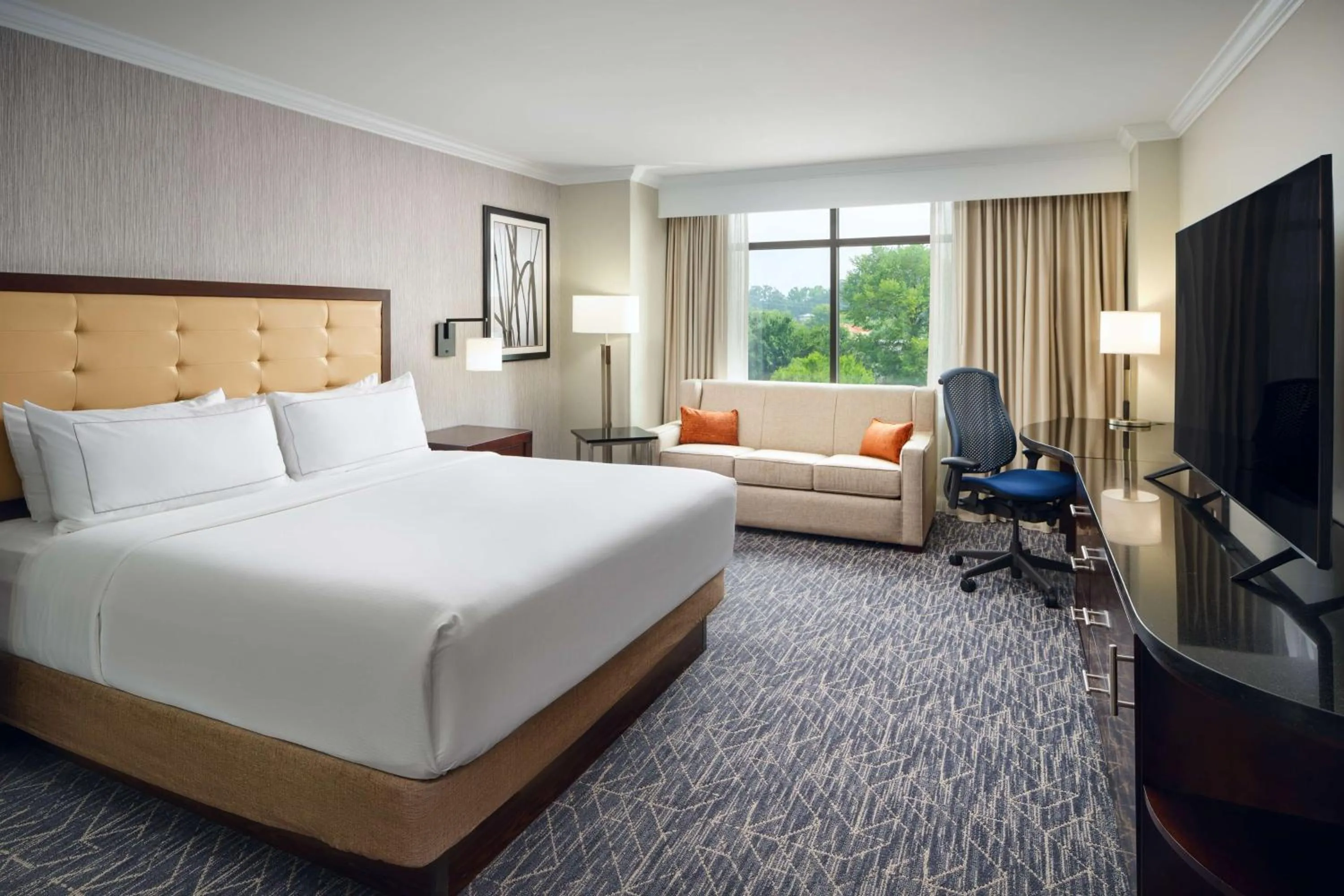 View (from property/room), Bed in Hilton Richmond Hotel & Spa Short Pump