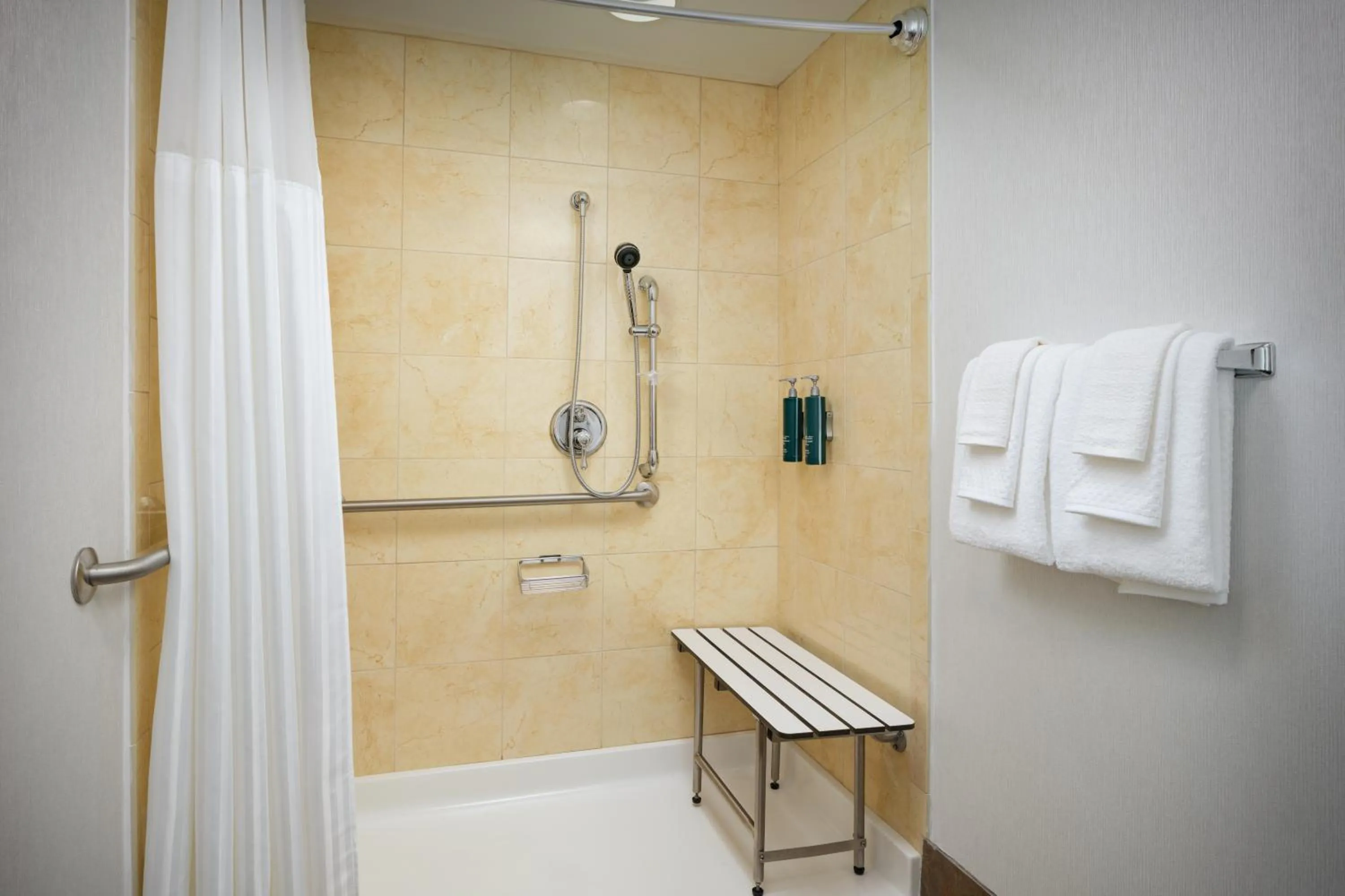 Shower in Hilton Richmond Hotel & Spa Short Pump