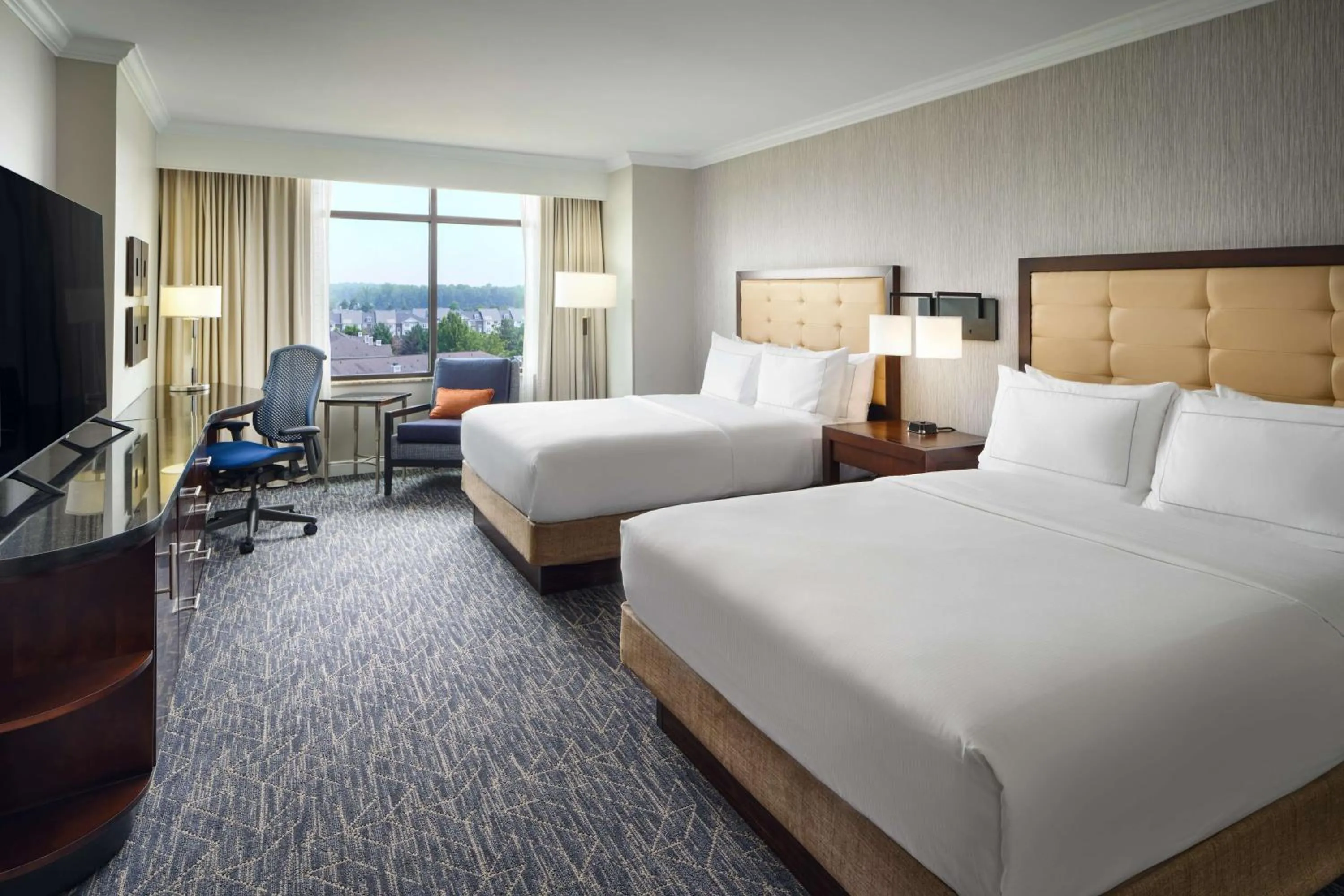 Photo of the whole room, Bed in Hilton Richmond Hotel & Spa Short Pump