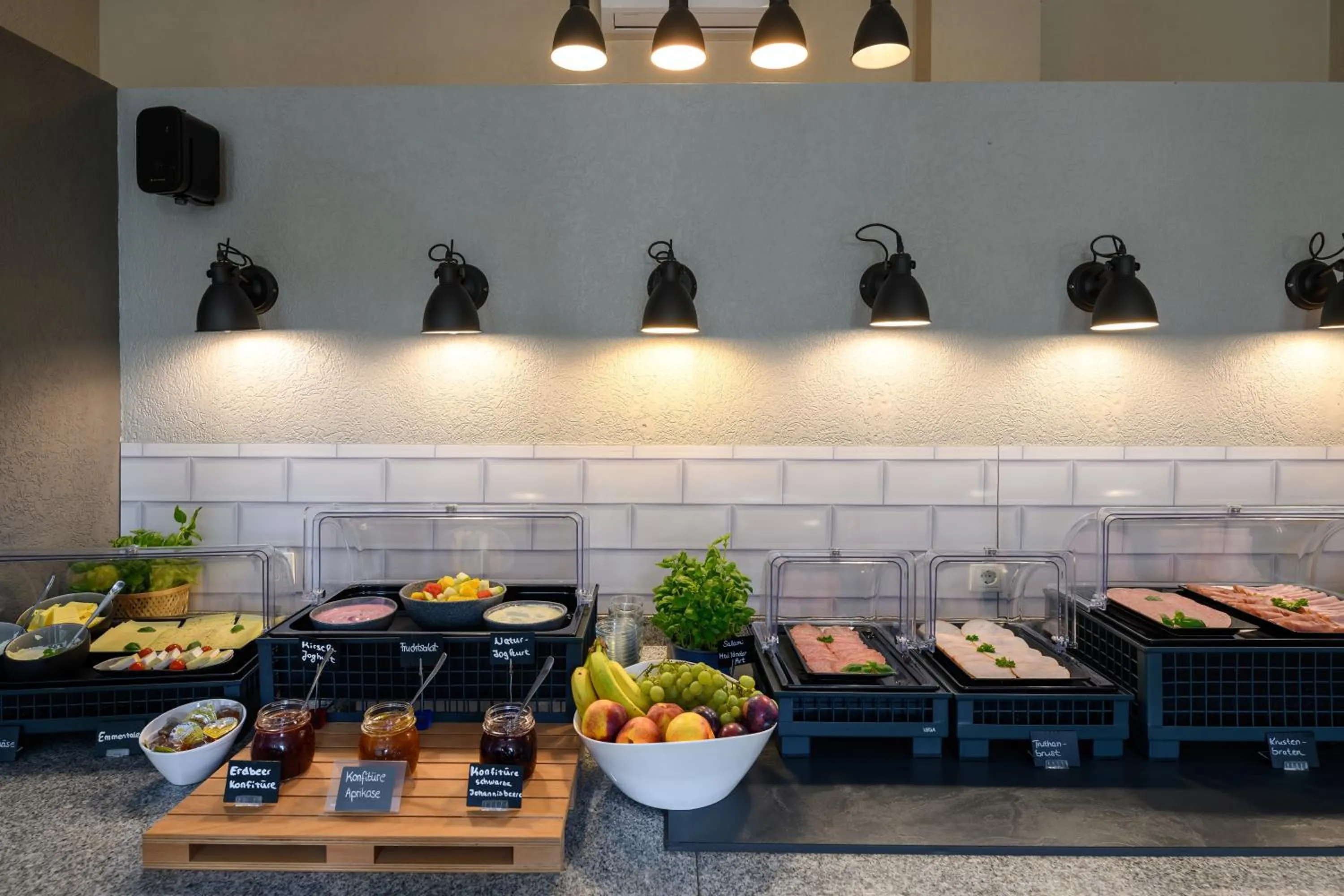 Food and drinks in SleepinRoomz Boutique Hotel