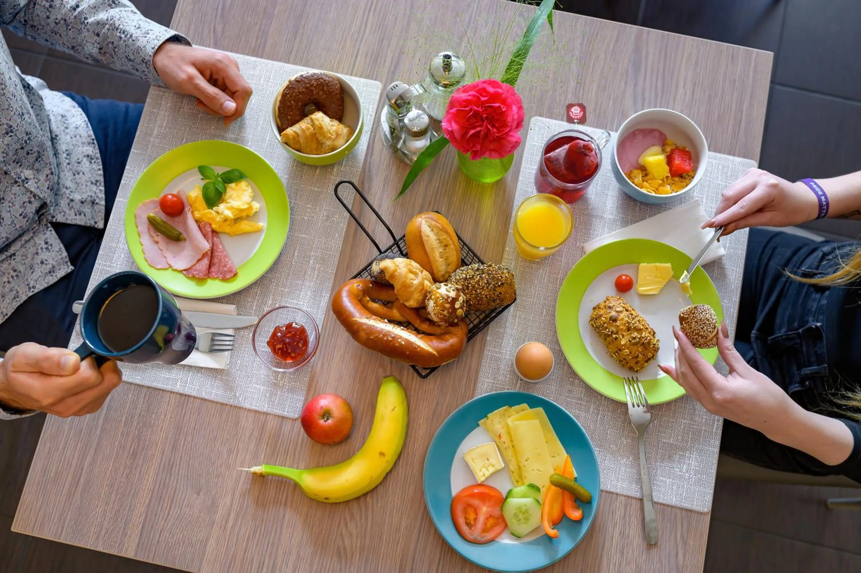 Food and drinks in SleepinRoomz Boutique Hotel