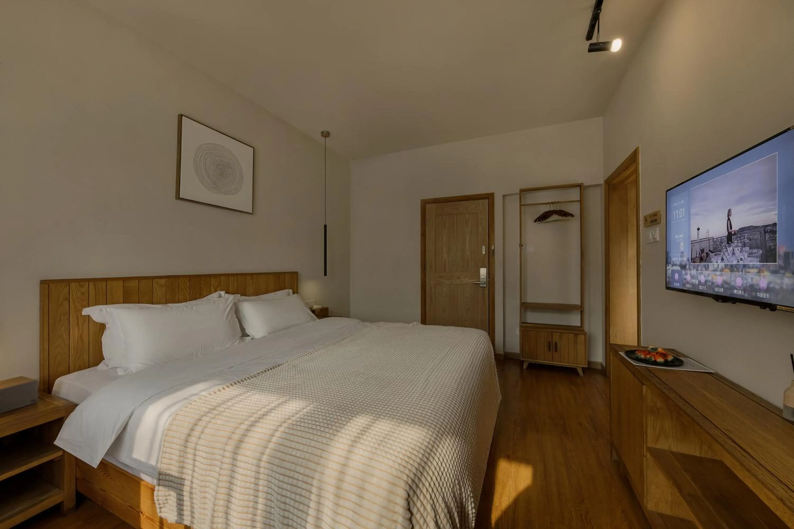 Photo of the whole room, Bed in T innn - West Lake - Yueshang Yunshe Homestay - Hangzhou Taiziwan Park Branch