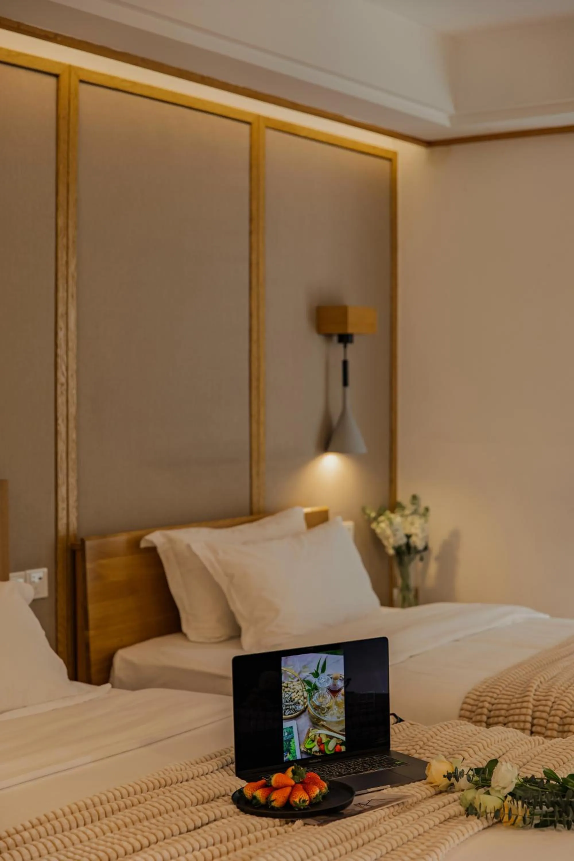 Bedroom, Bed in T innn - West Lake - Yueshang Yunshe Homestay - Hangzhou Taiziwan Park Branch