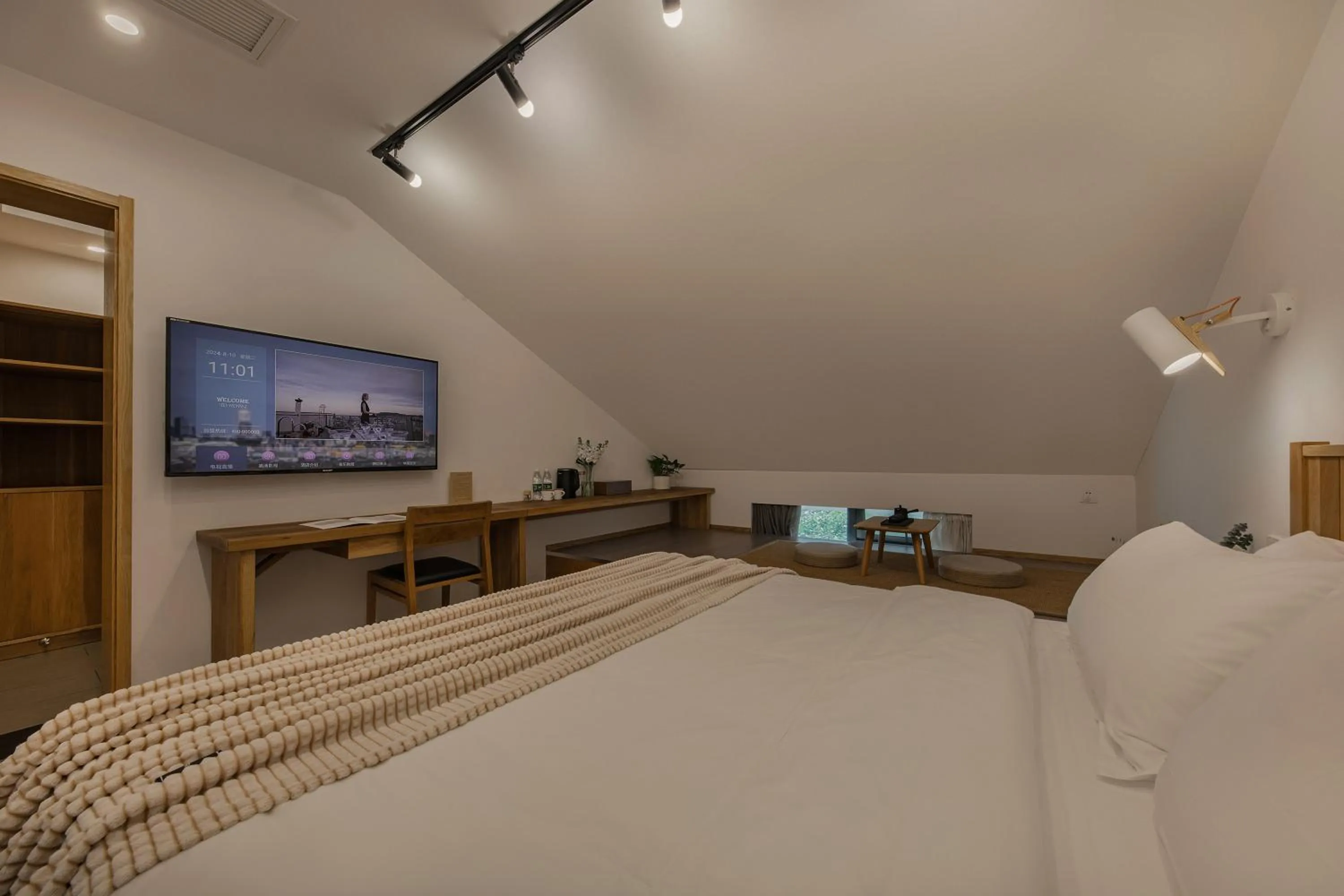 Bedroom, Bed in T innn - West Lake - Yueshang Yunshe Homestay - Hangzhou Taiziwan Park Branch