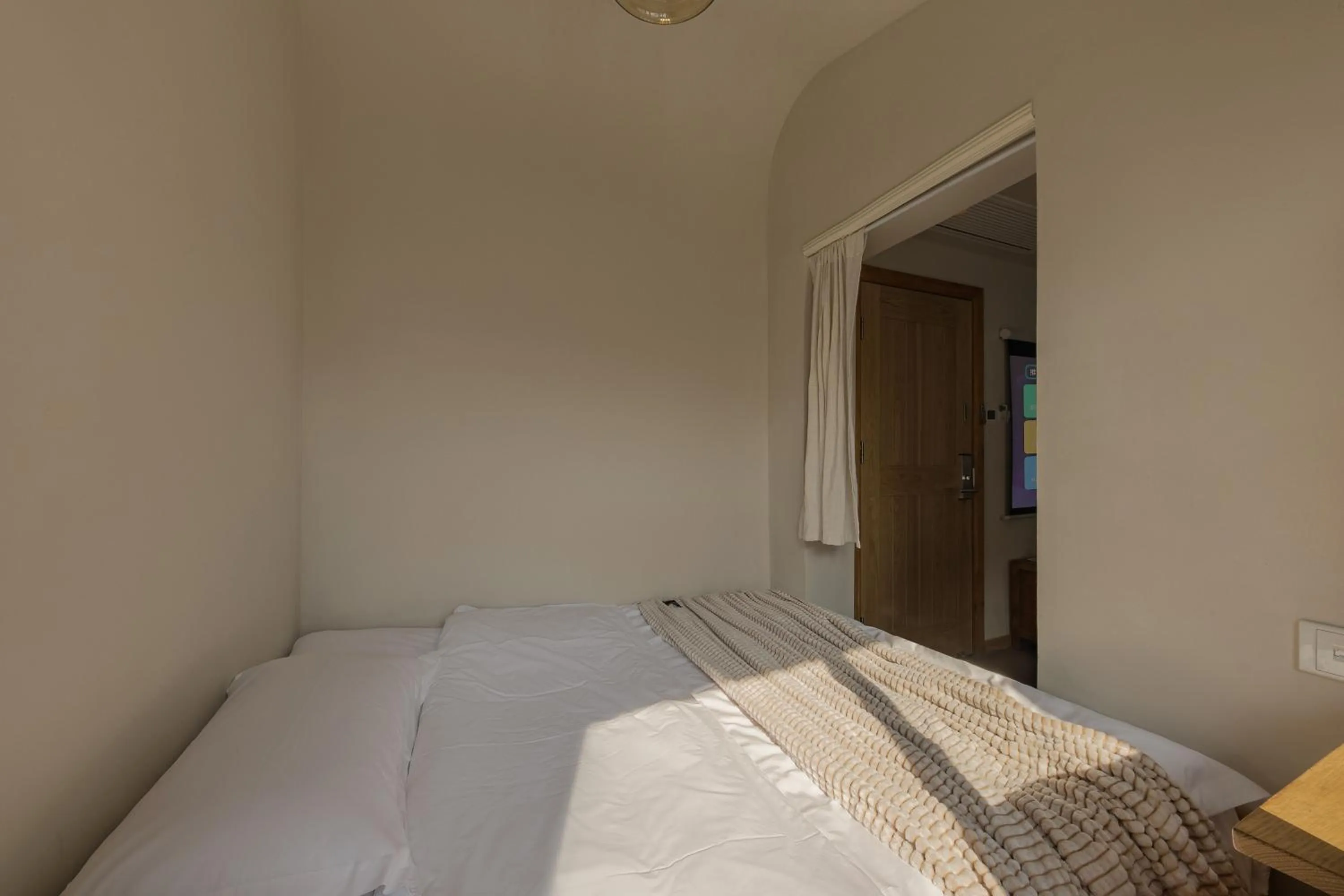 Bedroom, Bed in T innn - West Lake - Yueshang Yunshe Homestay - Hangzhou Taiziwan Park Branch