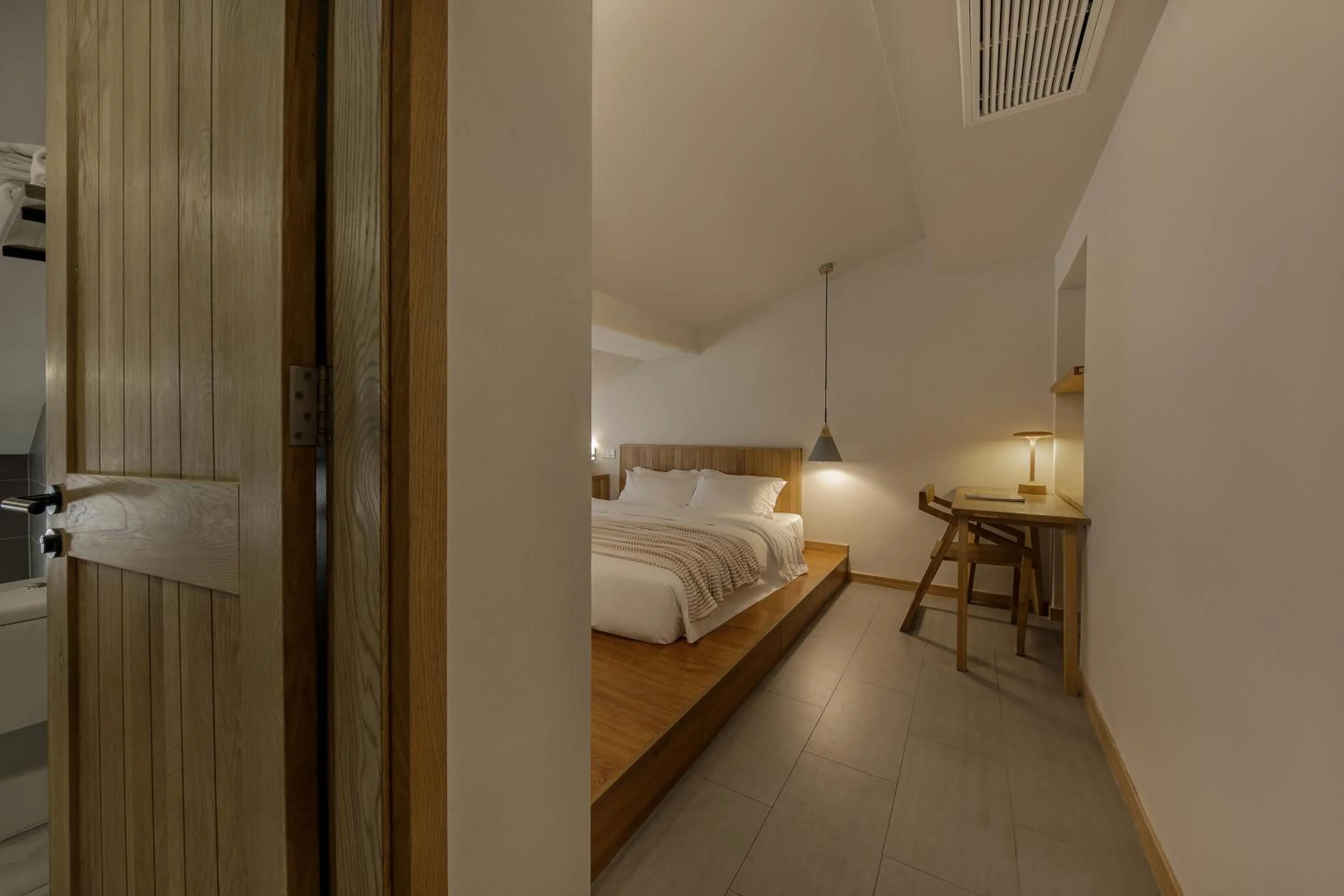 Bedroom, Bed in T innn - West Lake - Yueshang Yunshe Homestay - Hangzhou Taiziwan Park Branch