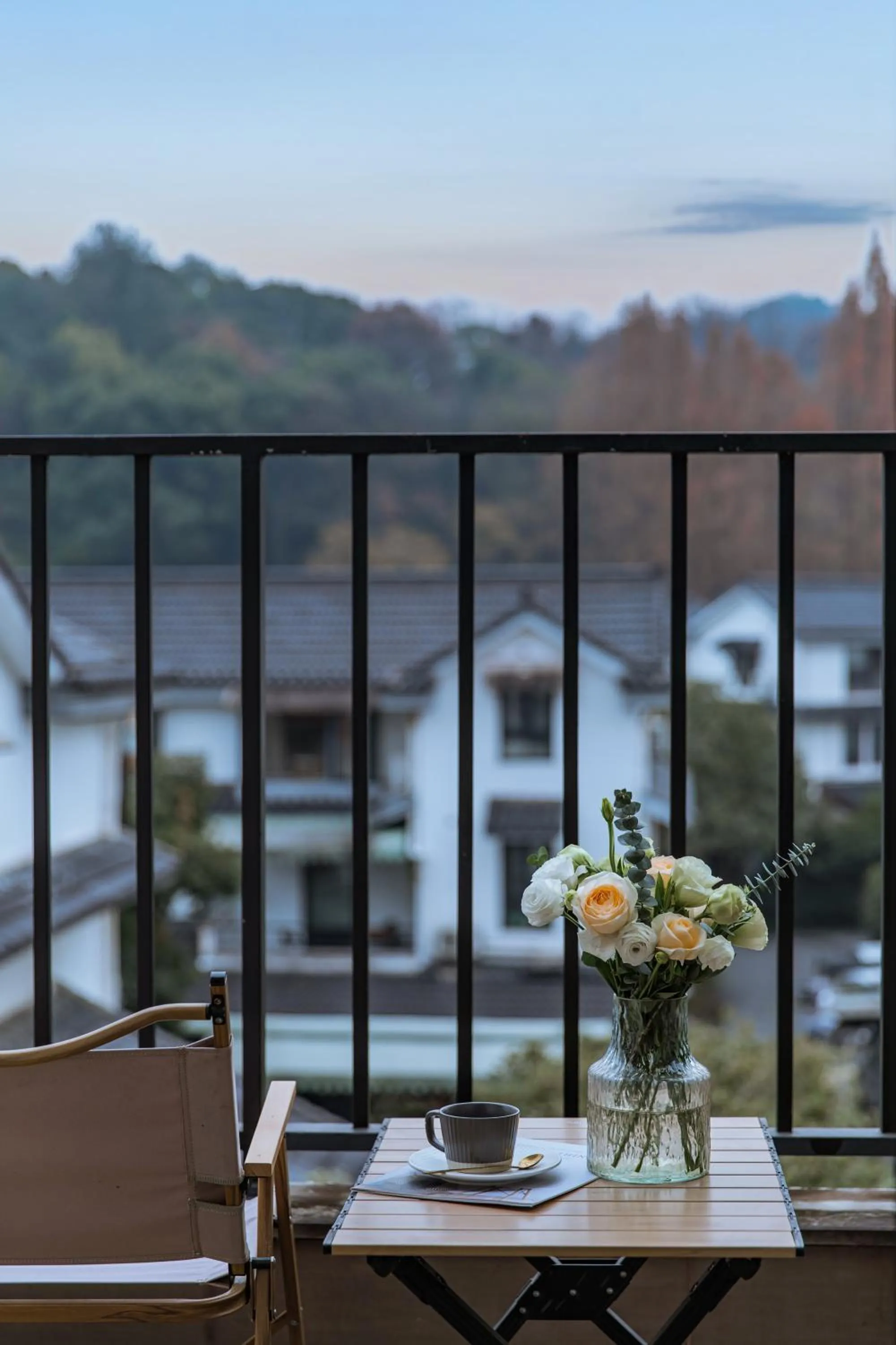 View (from property/room) in T innn - West Lake - Yueshang Yunshe Homestay - Hangzhou Taiziwan Park Branch