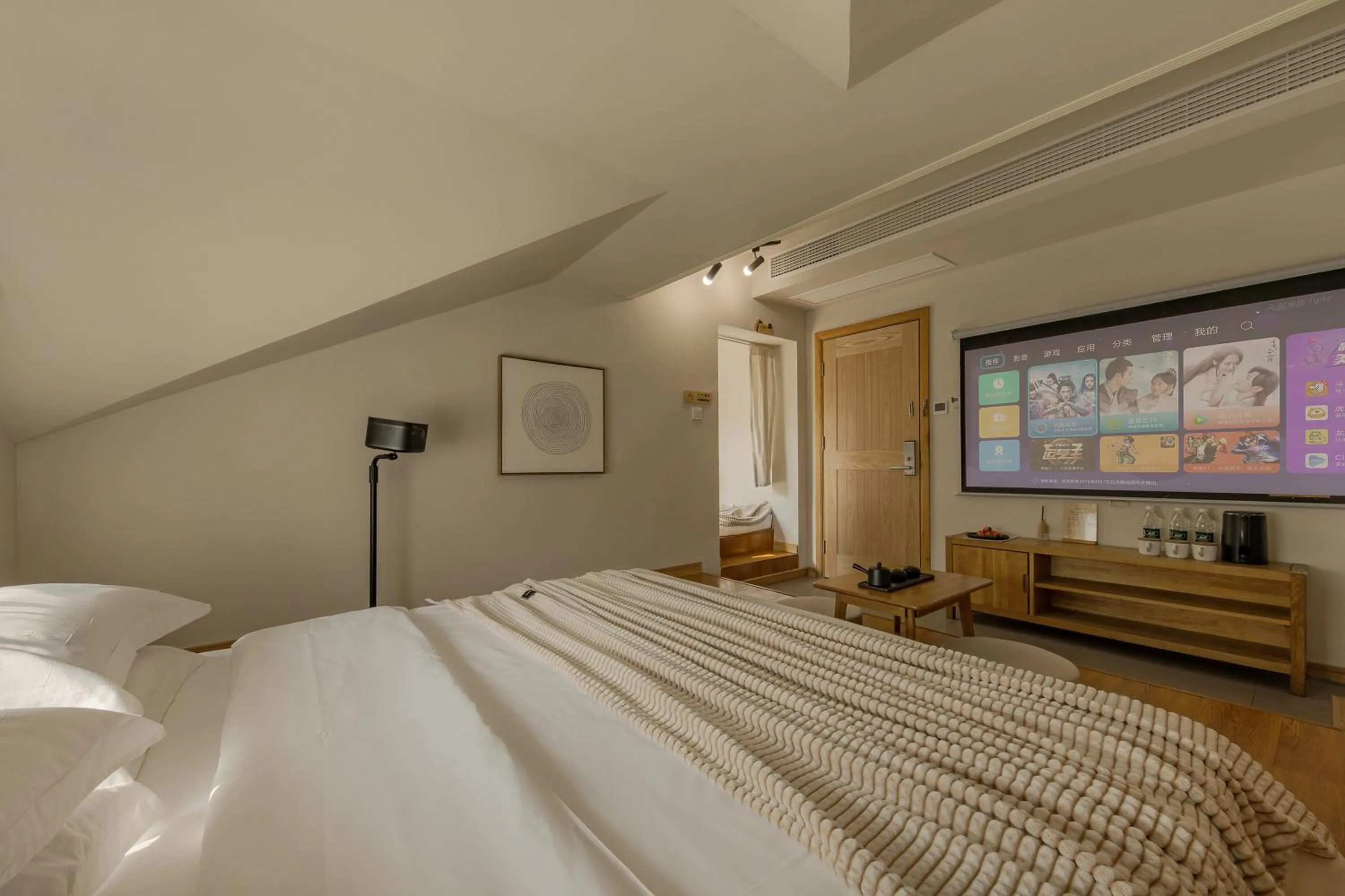 Bedroom, Bed in T innn - West Lake - Yueshang Yunshe Homestay - Hangzhou Taiziwan Park Branch