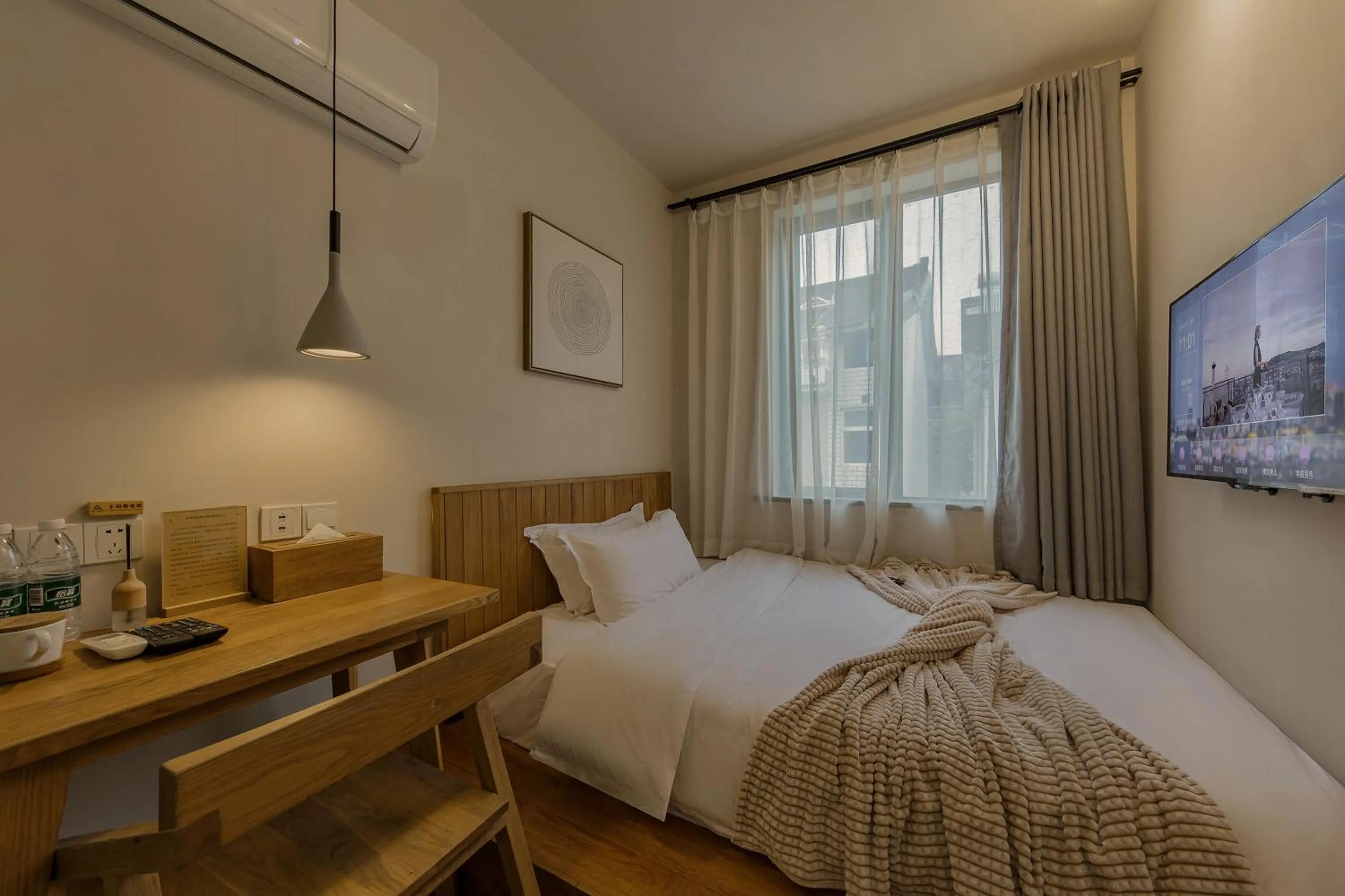 Photo of the whole room, Bed in T innn - West Lake - Yueshang Yunshe Homestay - Hangzhou Taiziwan Park Branch