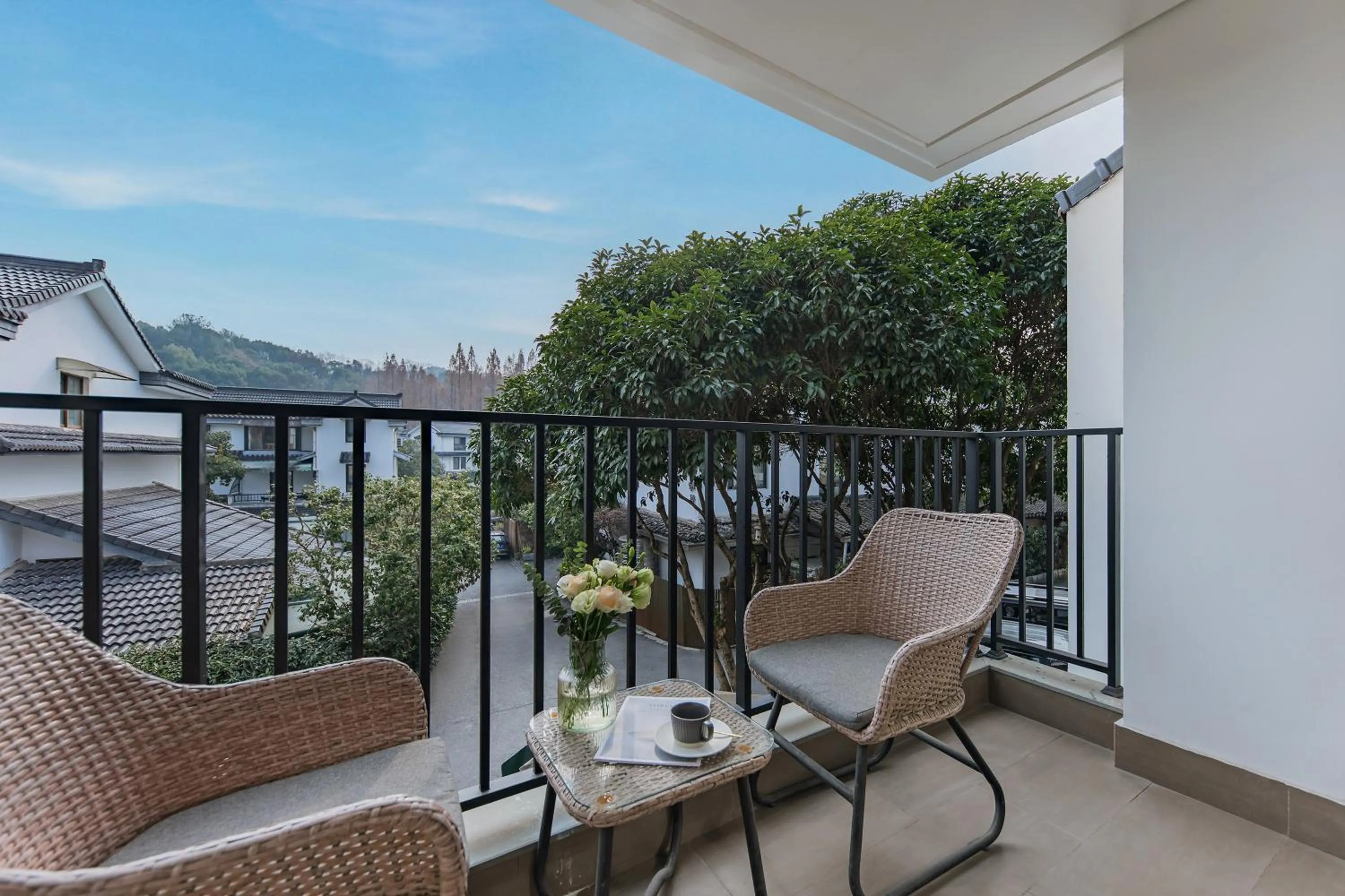 View (from property/room) in T innn - West Lake - Yueshang Yunshe Homestay - Hangzhou Taiziwan Park Branch