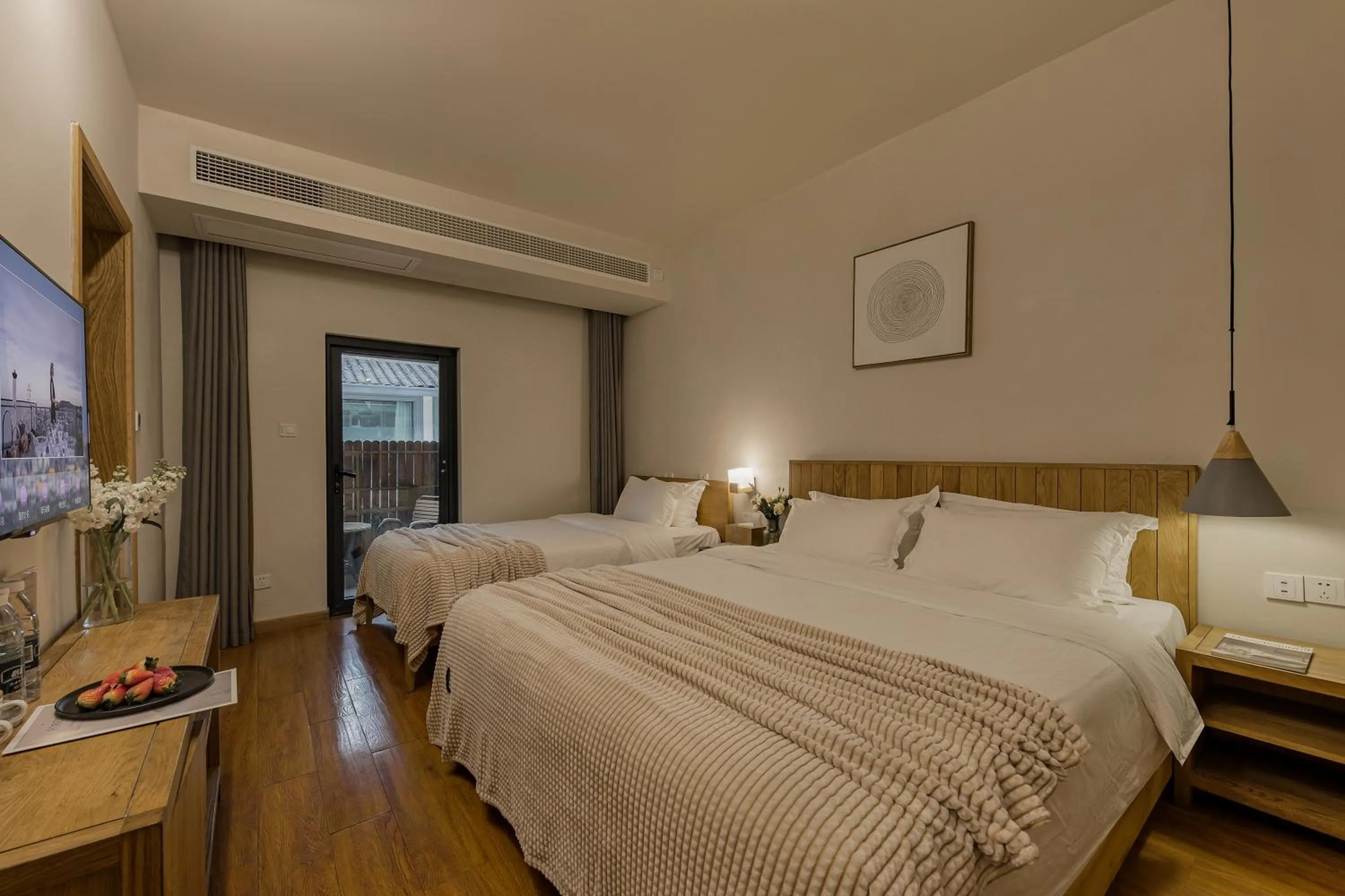 Bedroom, Bed in T innn - West Lake - Yueshang Yunshe Homestay - Hangzhou Taiziwan Park Branch