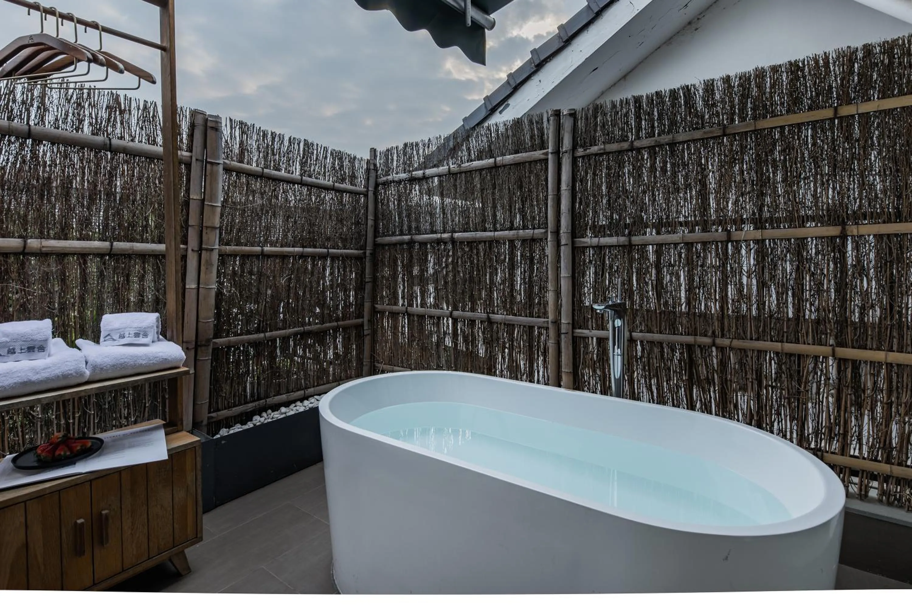 Bath in T innn - West Lake - Yueshang Yunshe Homestay - Hangzhou Taiziwan Park Branch