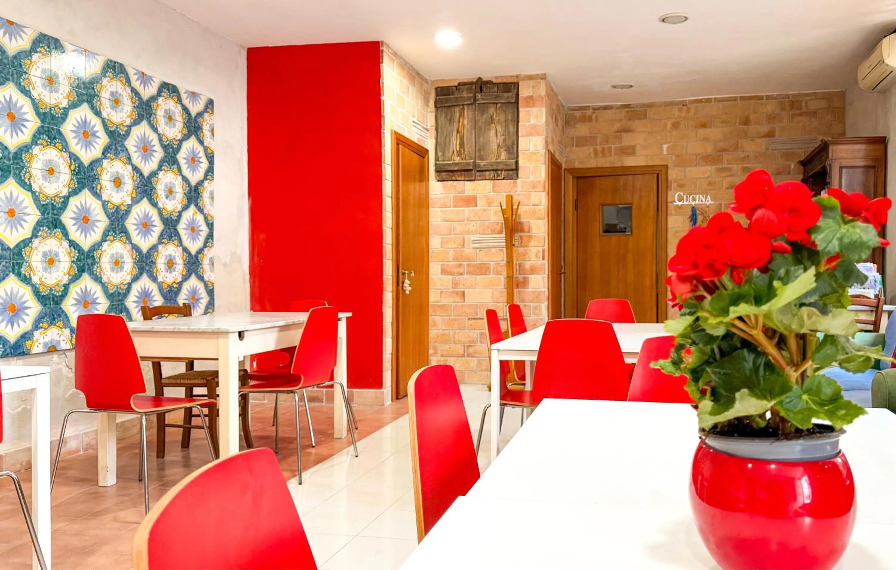 Stanze sul Mare B&B and Apartment