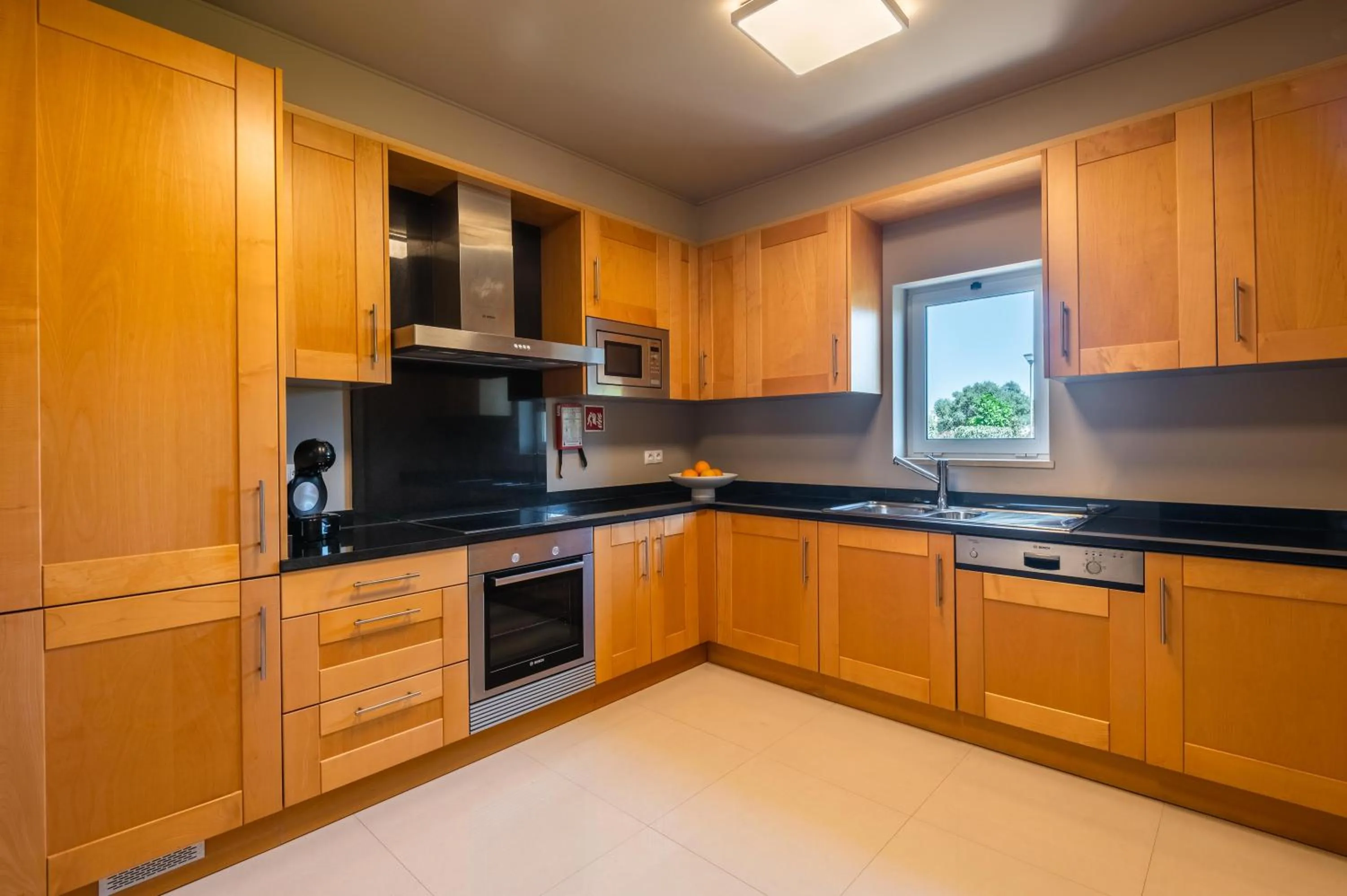 Communal kitchen in Vale da Lapa Village Resort