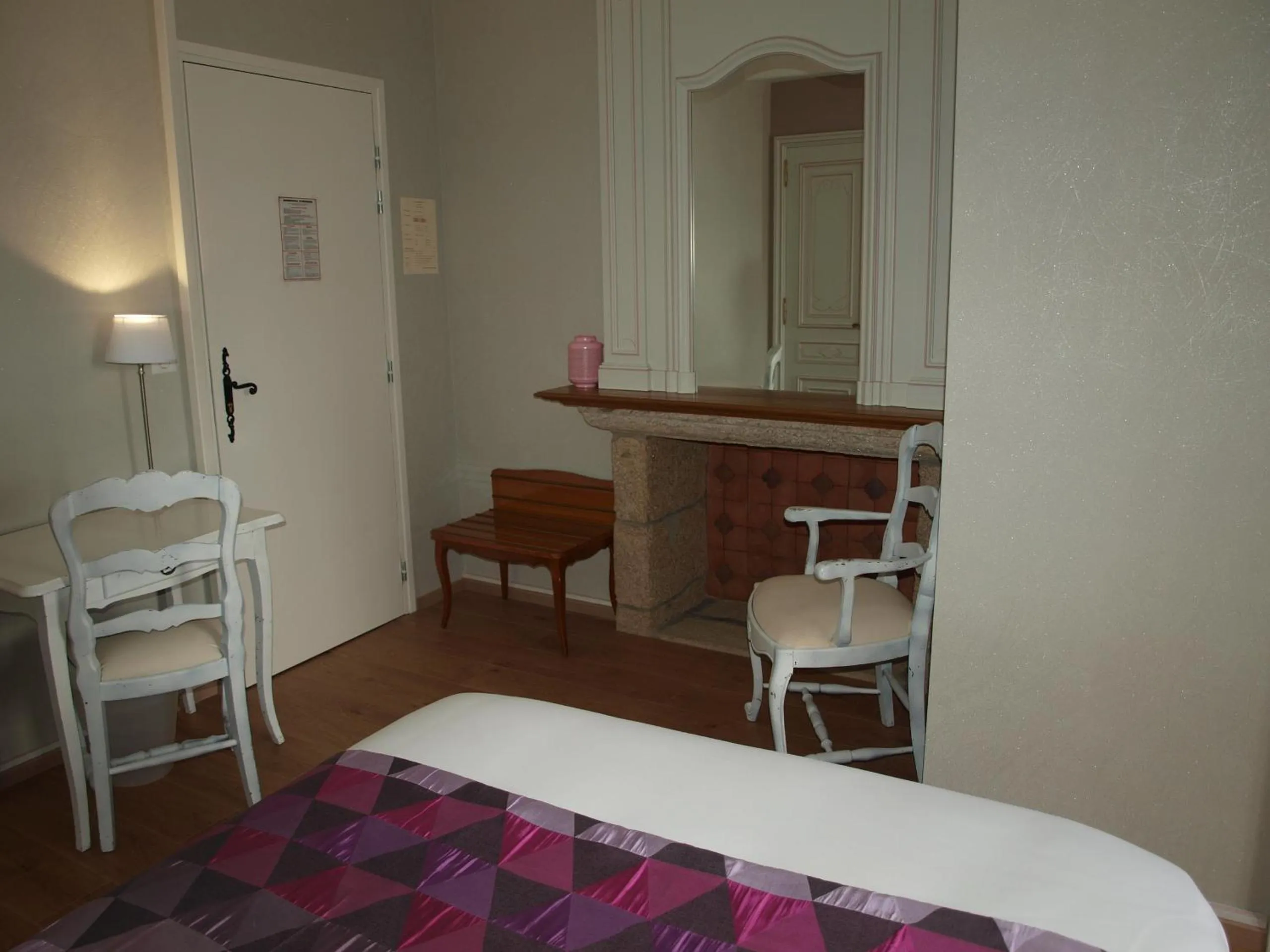 Bed in Hôtel Les Deux Magots