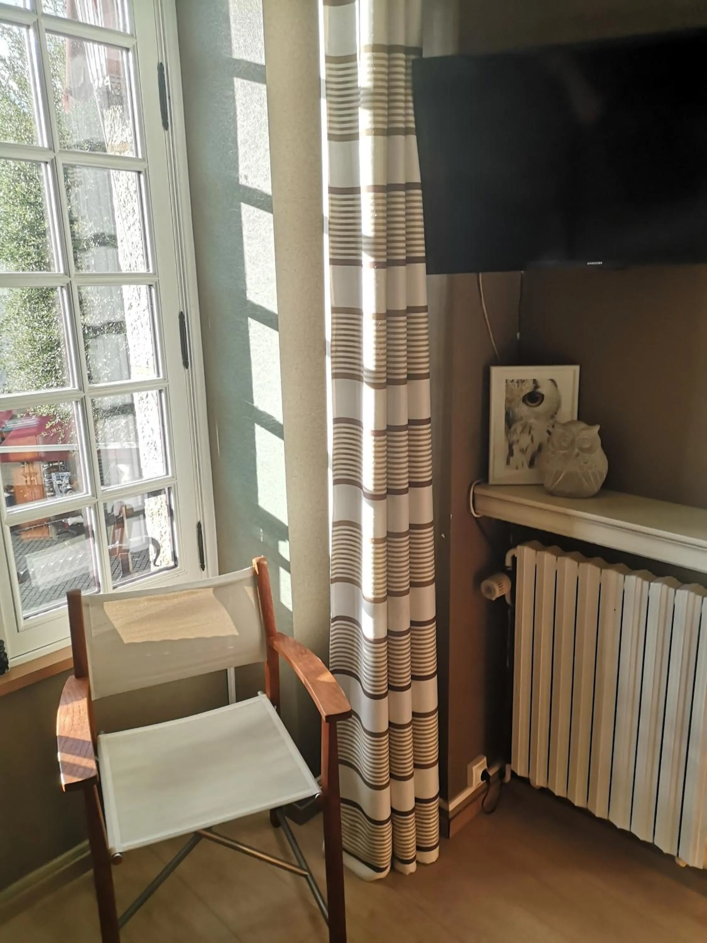 TV and multimedia in Hôtel Les Deux Magots