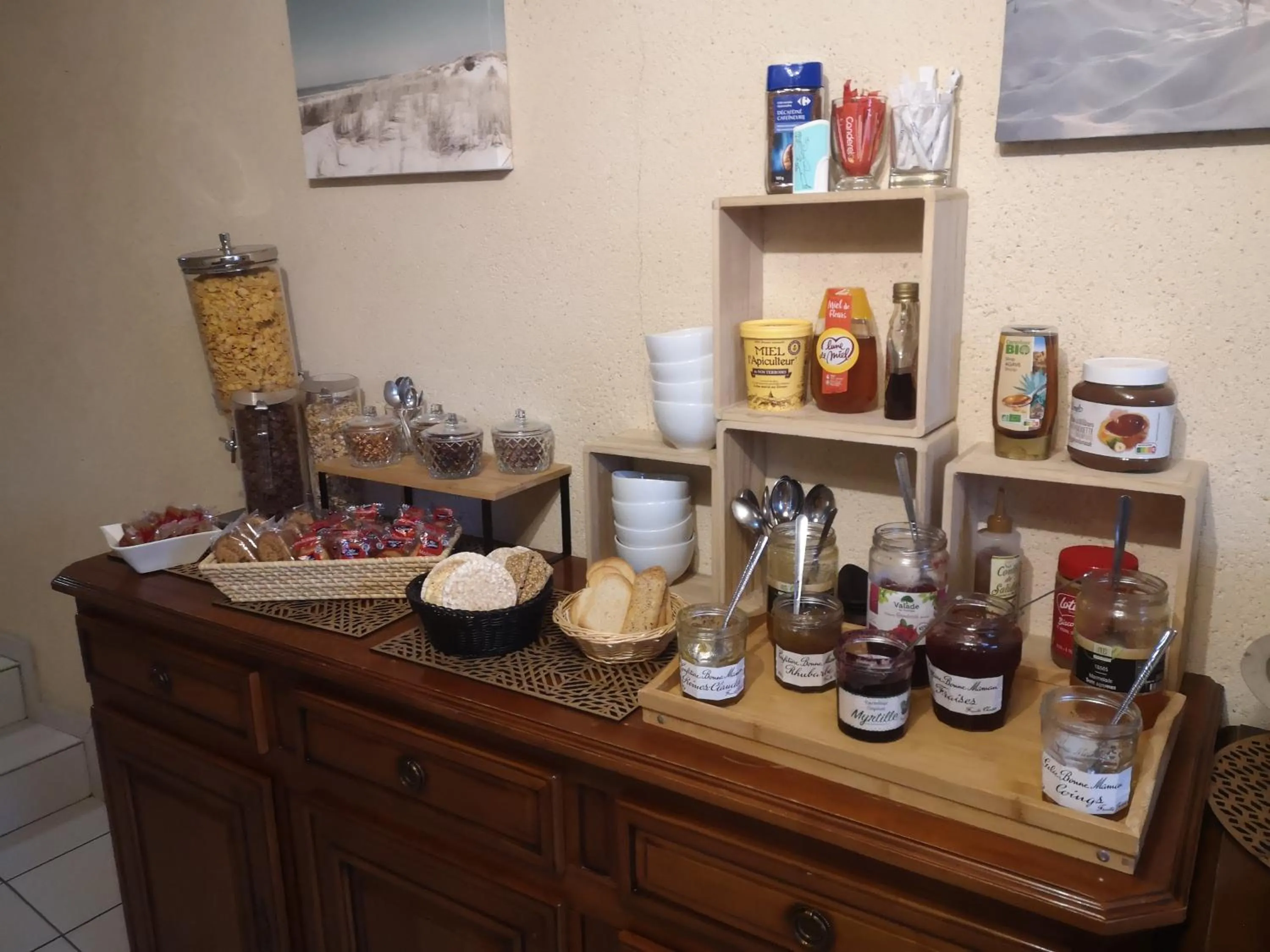 Buffet breakfast in Hôtel Les Deux Magots