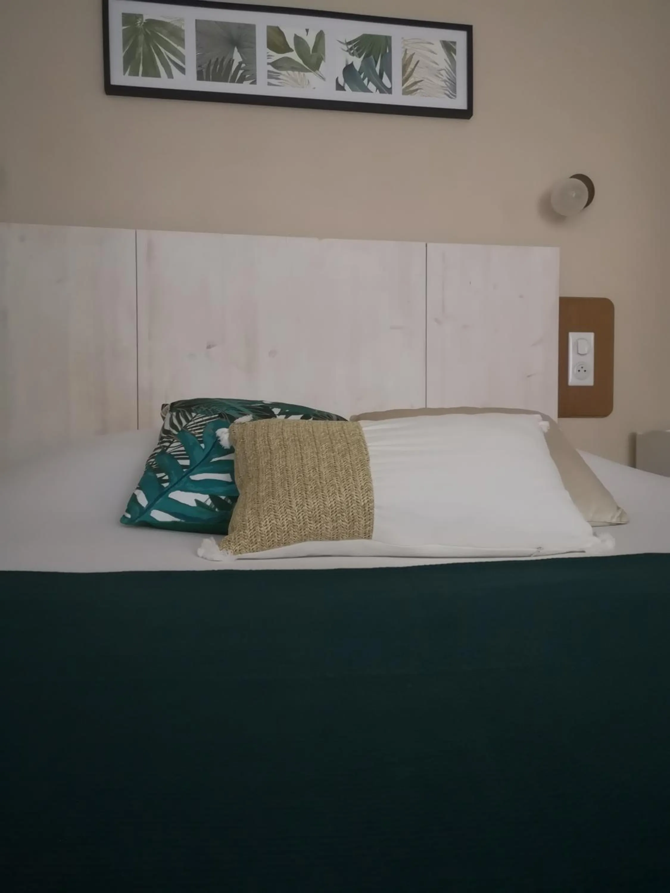 Decorative detail, Bed in Hôtel Les Deux Magots