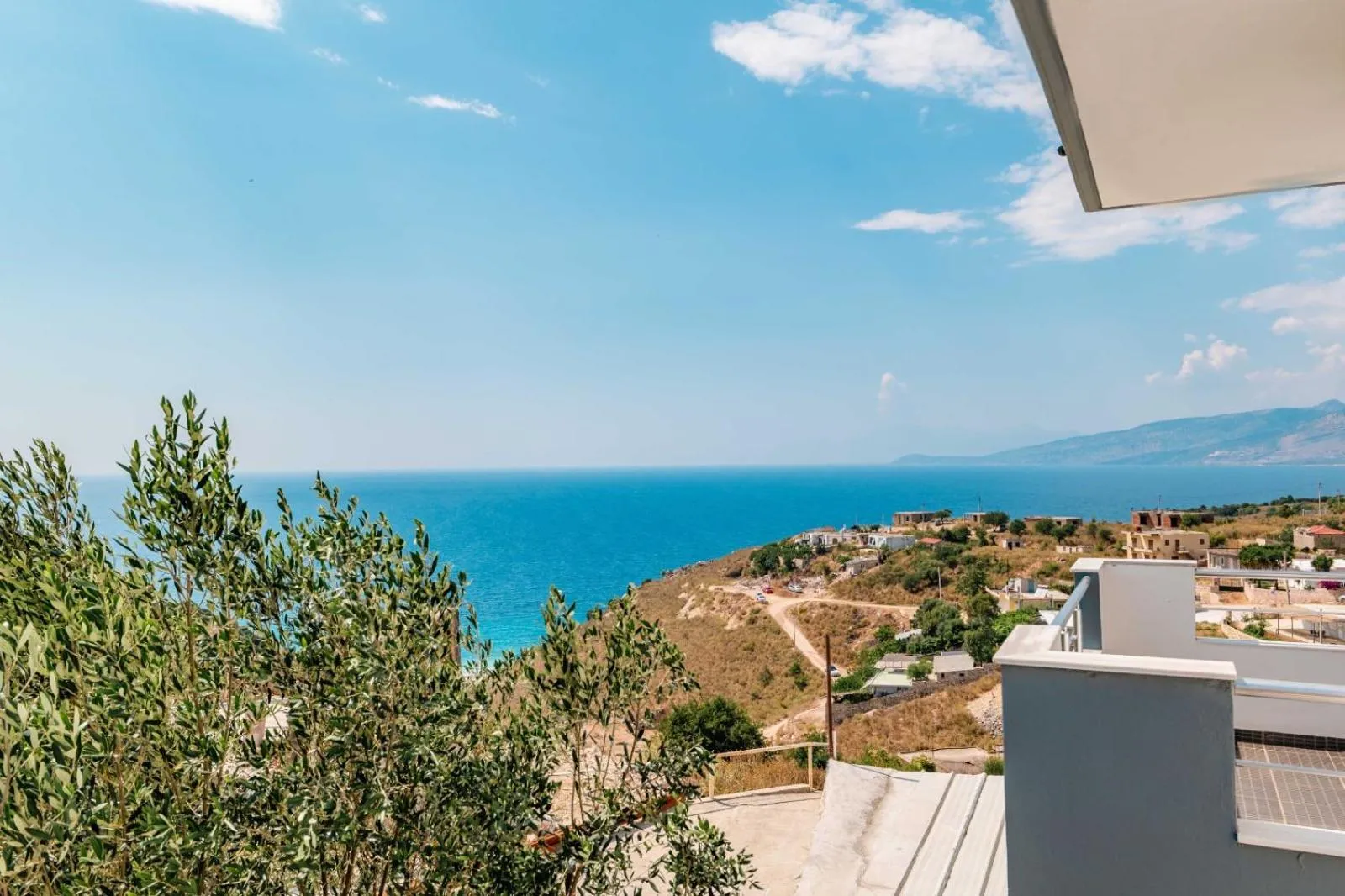 Natural landscape in Vila Pasqyra