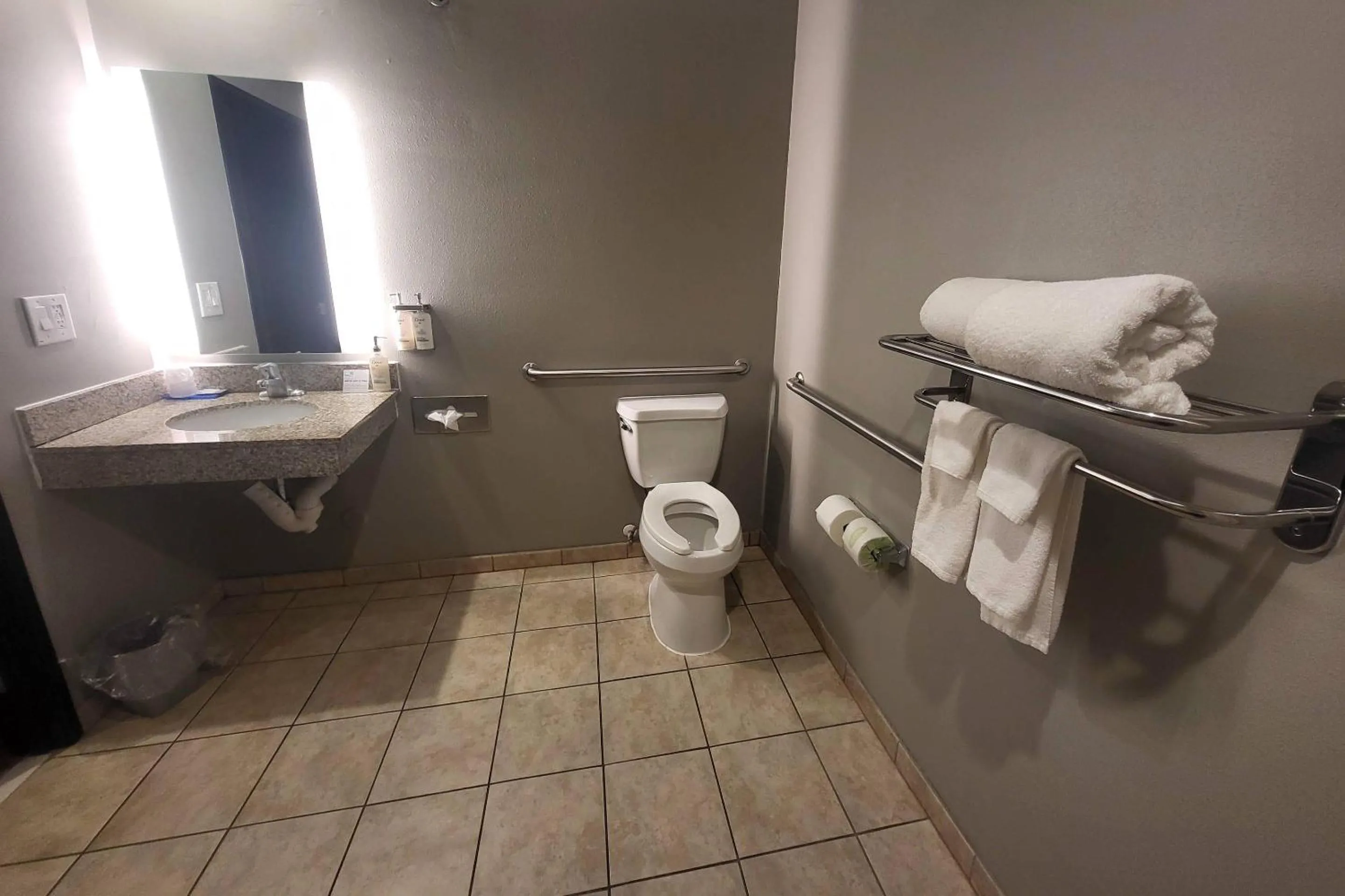 Bedroom in Comfort Inn & Suites Miami - Route 66