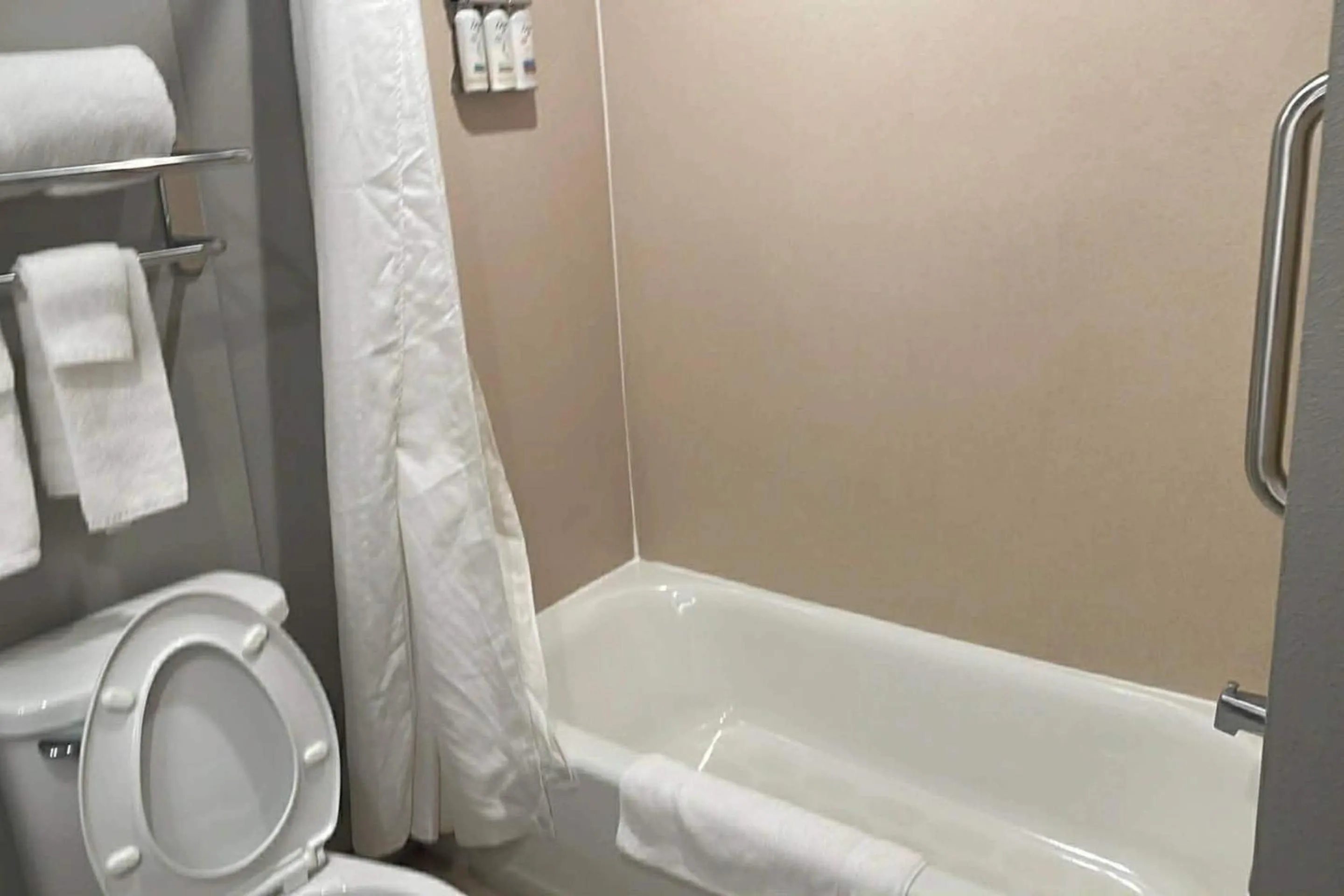 Bedroom in Comfort Inn & Suites Miami - Route 66