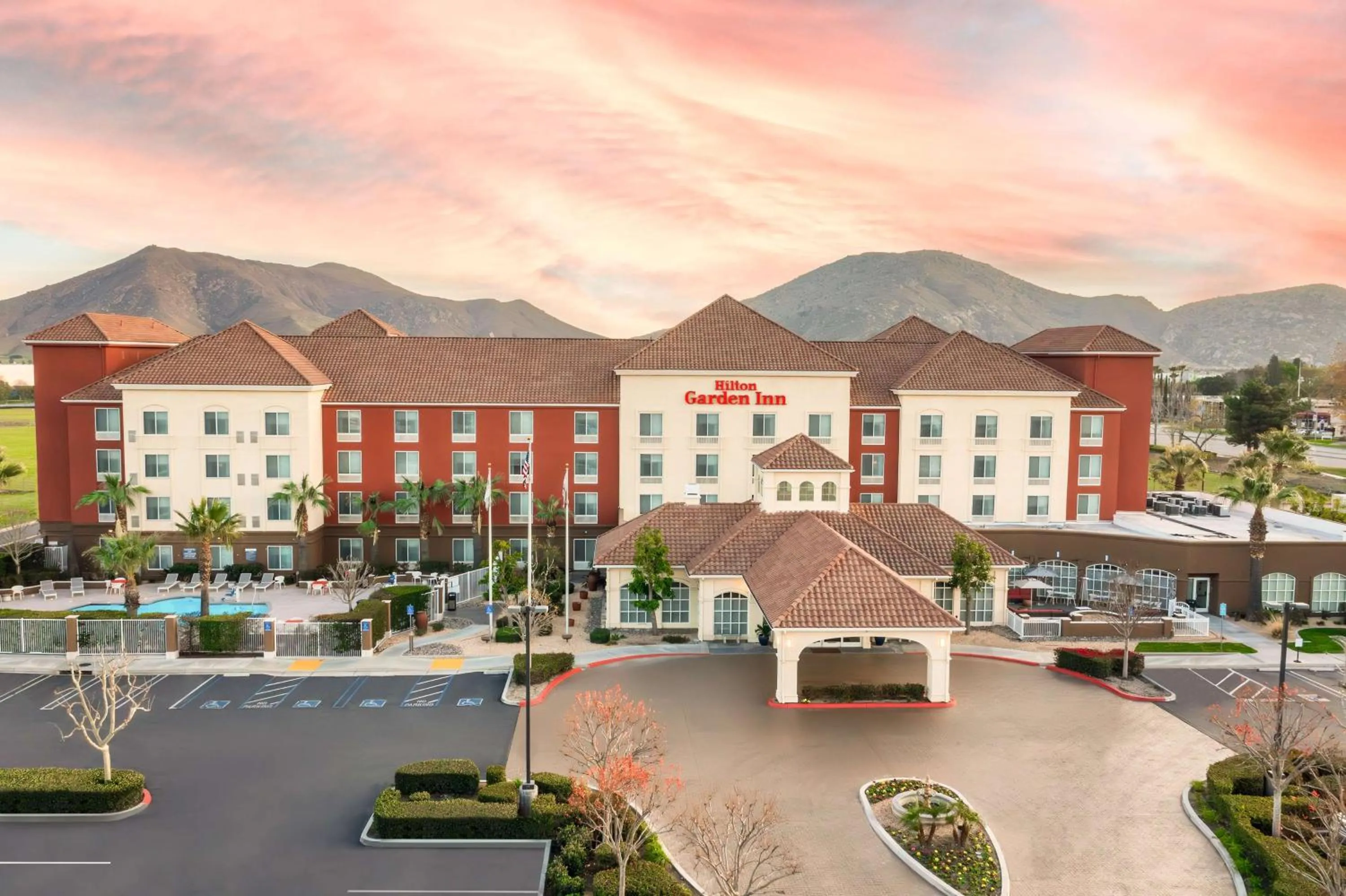 Property building in Hilton Garden Inn Fontana