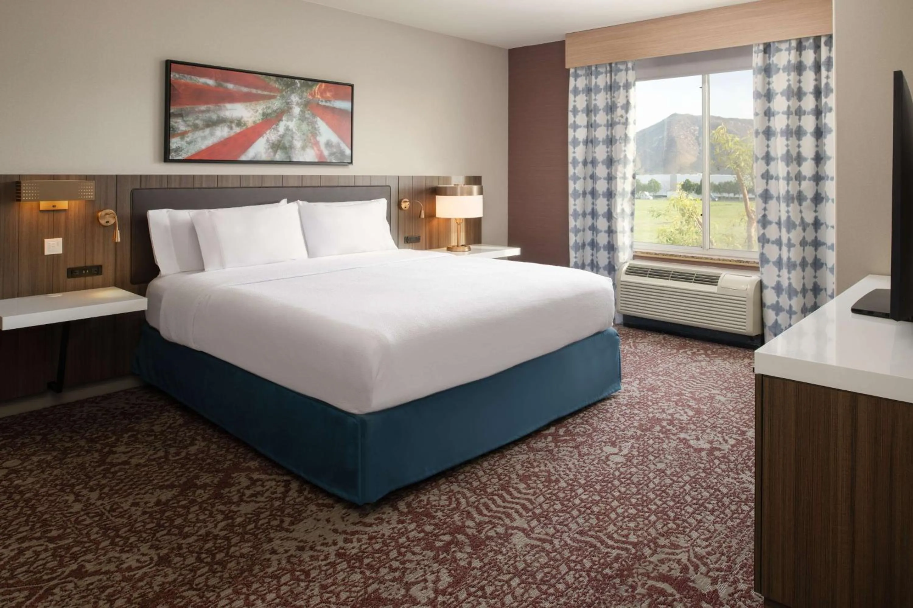 Bed in Hilton Garden Inn Fontana